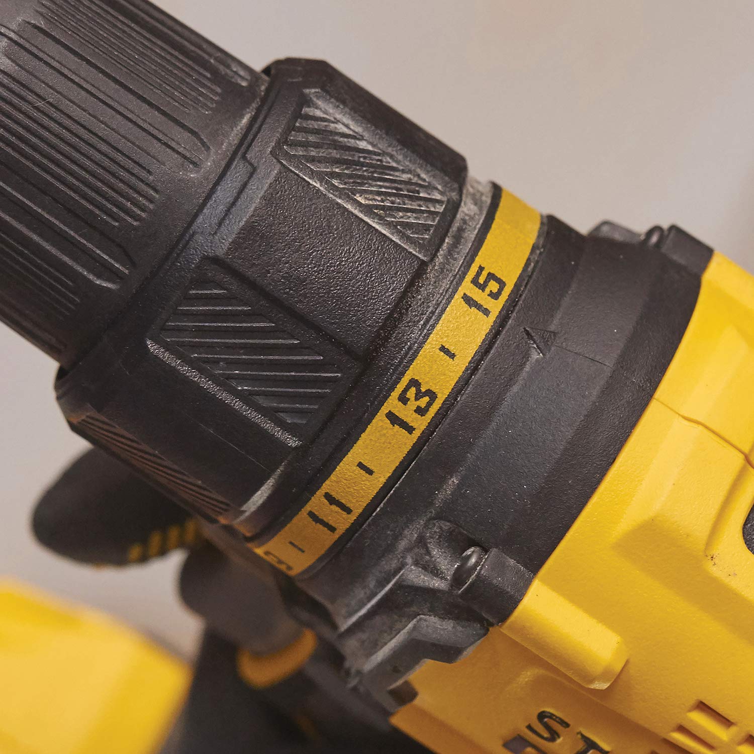 stanley-fatmax-sfmcd710d2k-qw-taladro-atornillador-v20-litio-18v-sin-escobillas- image 7