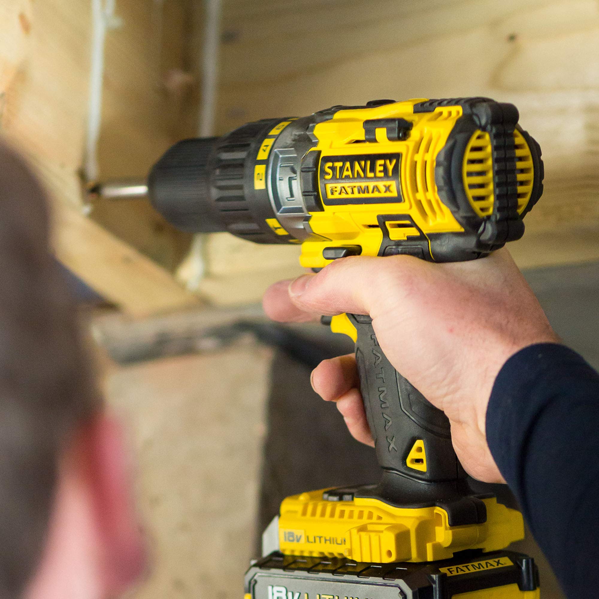 stanley-fatmax-fmck625m2g-qw-taladro-percutor-18-v-con-2-bater-as-de-4-ah-y-caja image 4