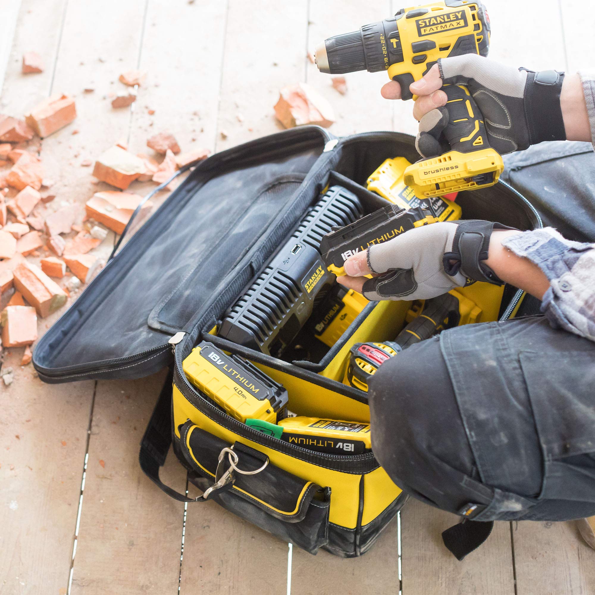 stanley-fatmax-fmck478d2bc-qw-taladro-percutor-inal-mbrico-18v-brushless-con-2-b image 2