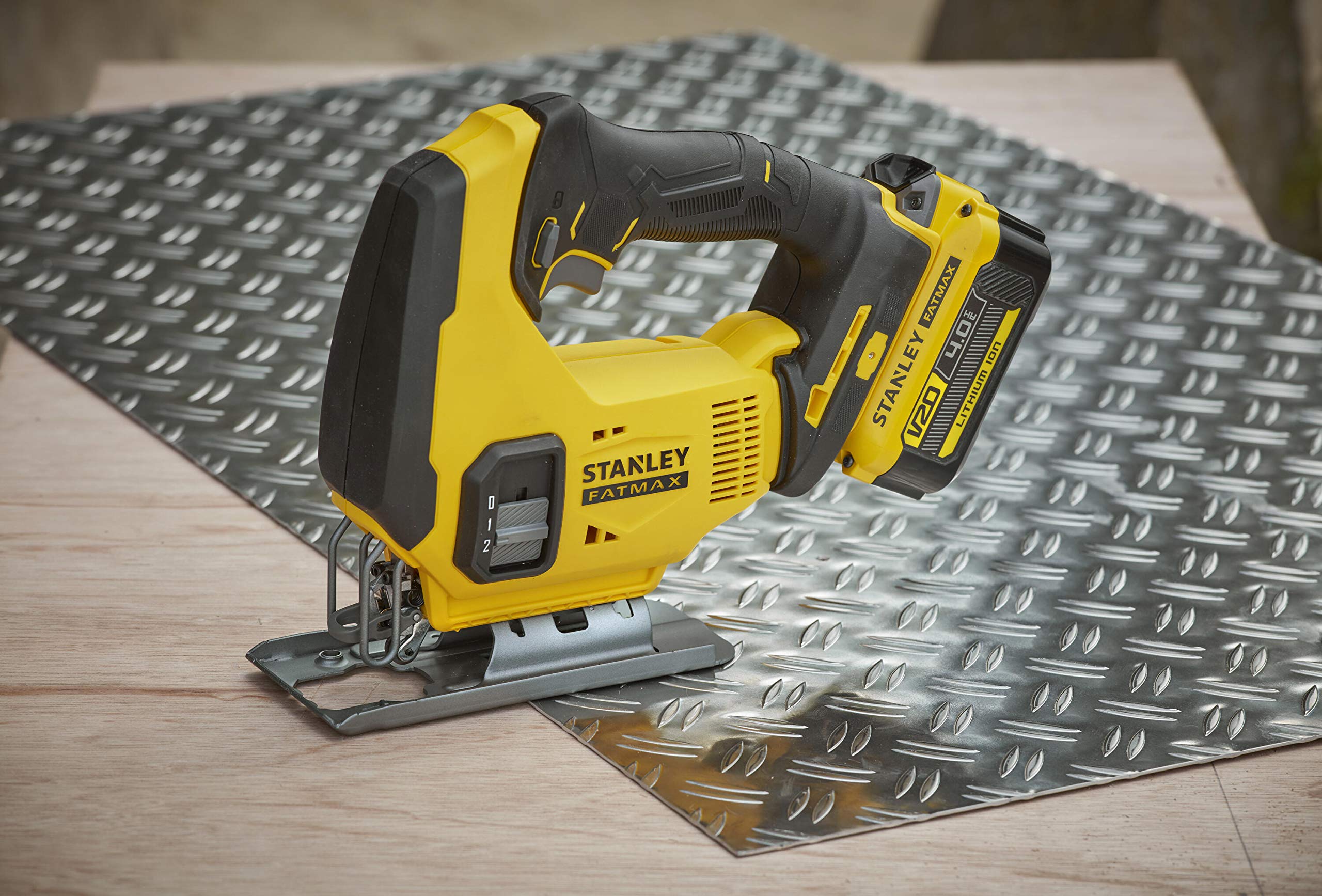 stanley-fatmax-sfmcs600m2k-qw-sierra-de-calar-v20-18v-con-2-bater-as-4ah-cargado image 4