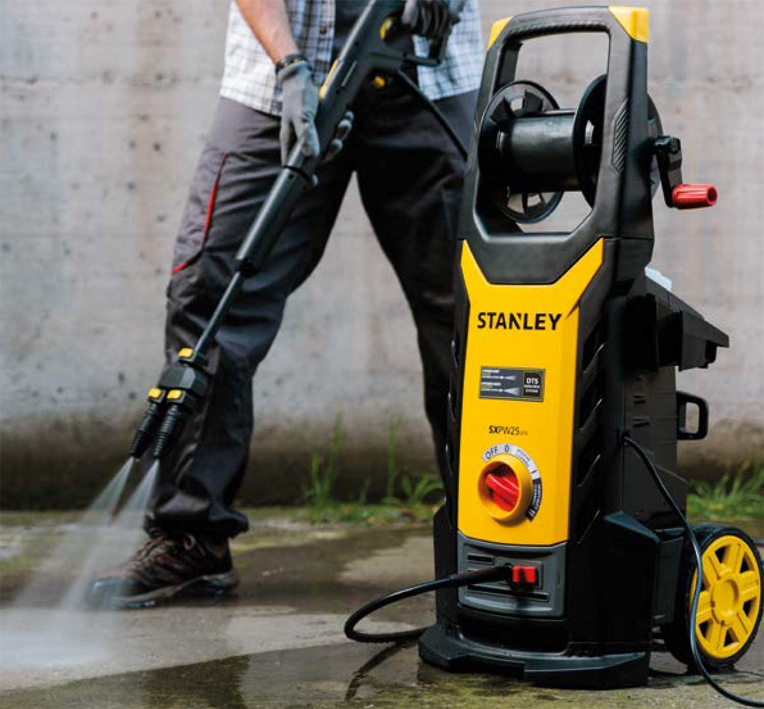 stanley-sxpw25dtse-hidrolimpiadora-alta-presi-n-2500w-150-bar-810-l-h image 2