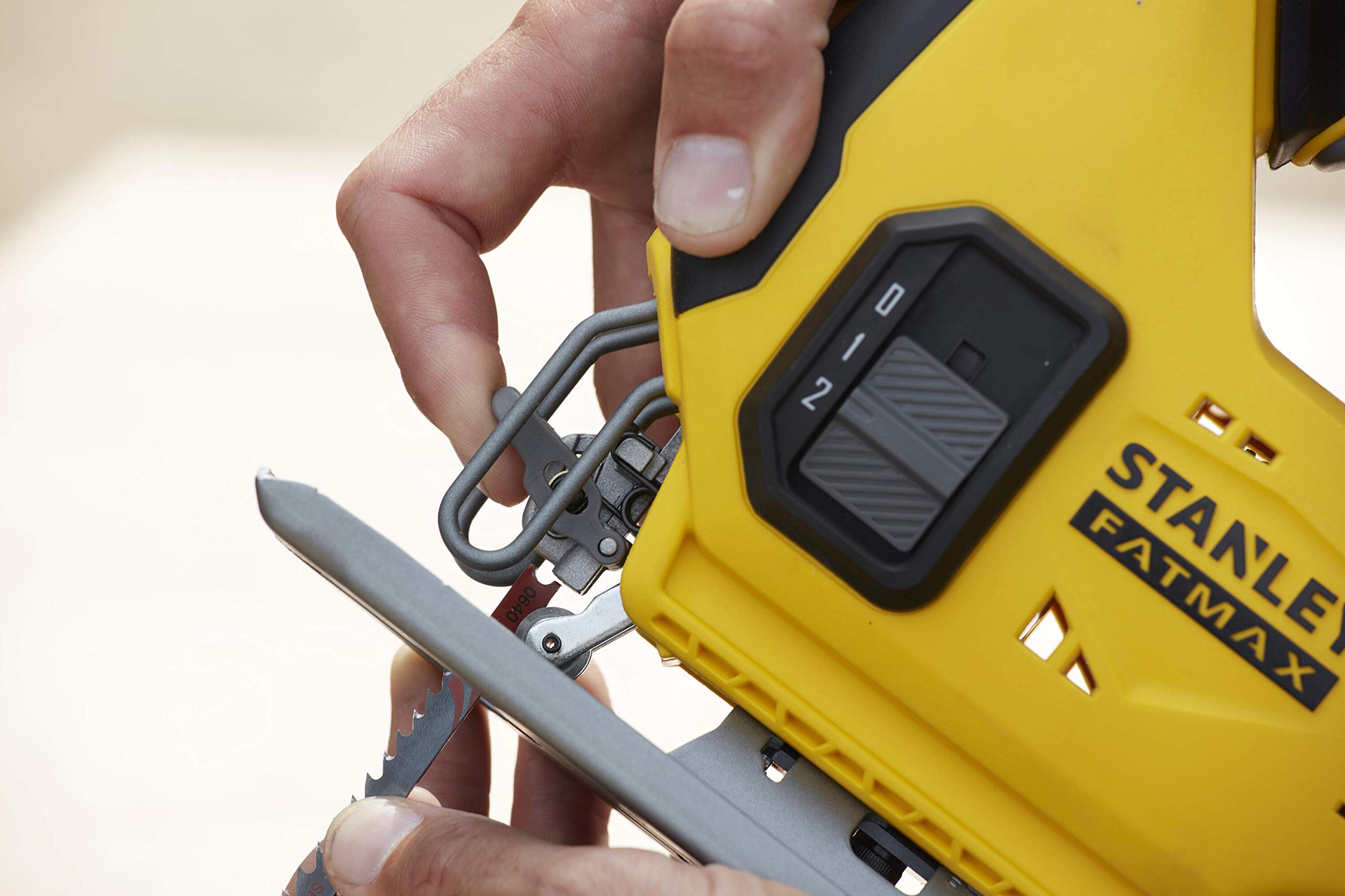 stanley-fatmax-sfmcs600m2k-qw-sierra-de-calar-v20-18v-con-2-bater-as-4ah-cargado image 8