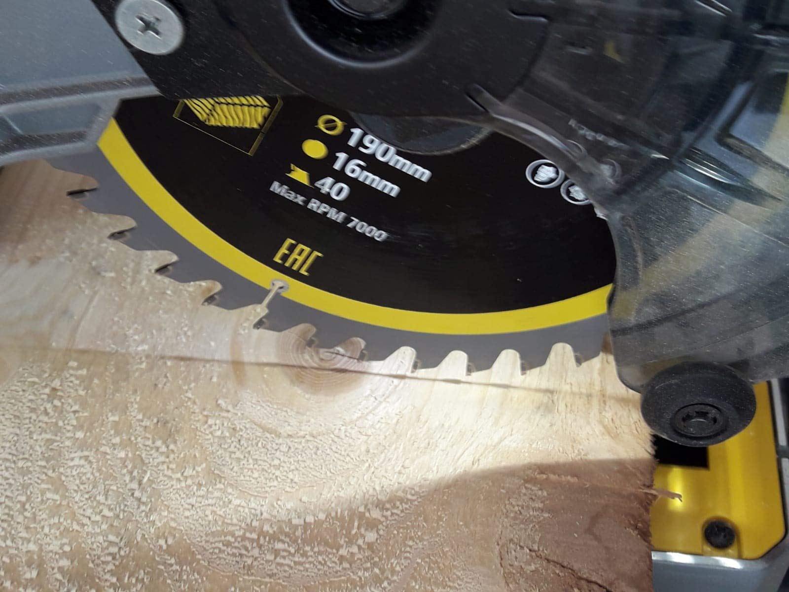 stanley-fatmax-fmcs701b-xj-ingletadora-a-bater-a-18v-disco-190-mm-corte-m-ximo-2 image 5