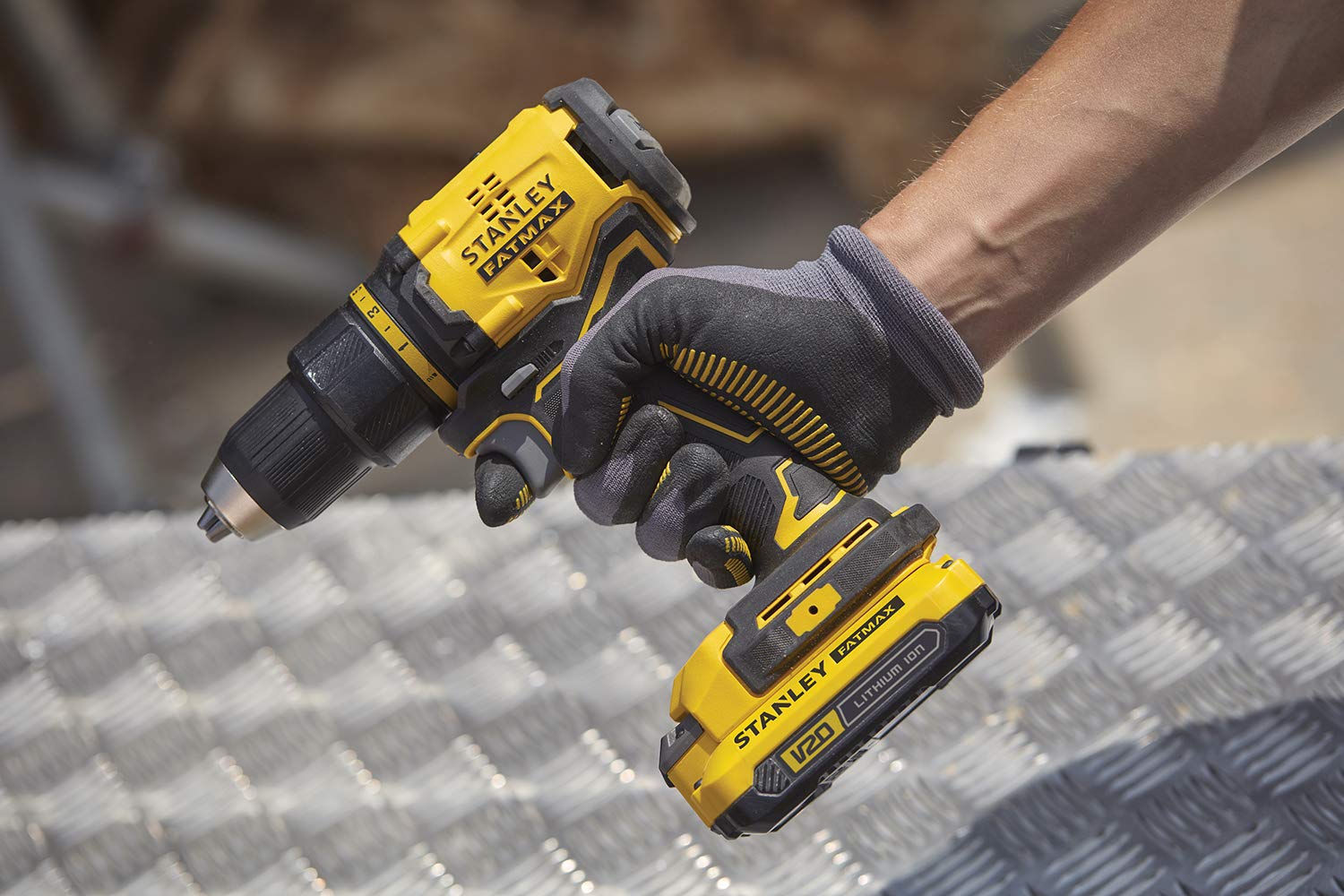 stanley-fatmax-sfmcd710d2k-qw-taladro-atornillador-v20-litio-18v-sin-escobillas- image 4