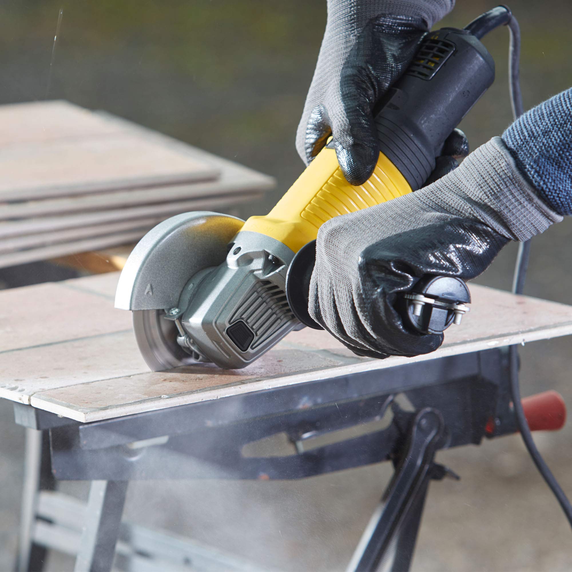 stanley-fatmax-fmeg220k-qs-amoladora-125mm-850w-con-malet-n image 4