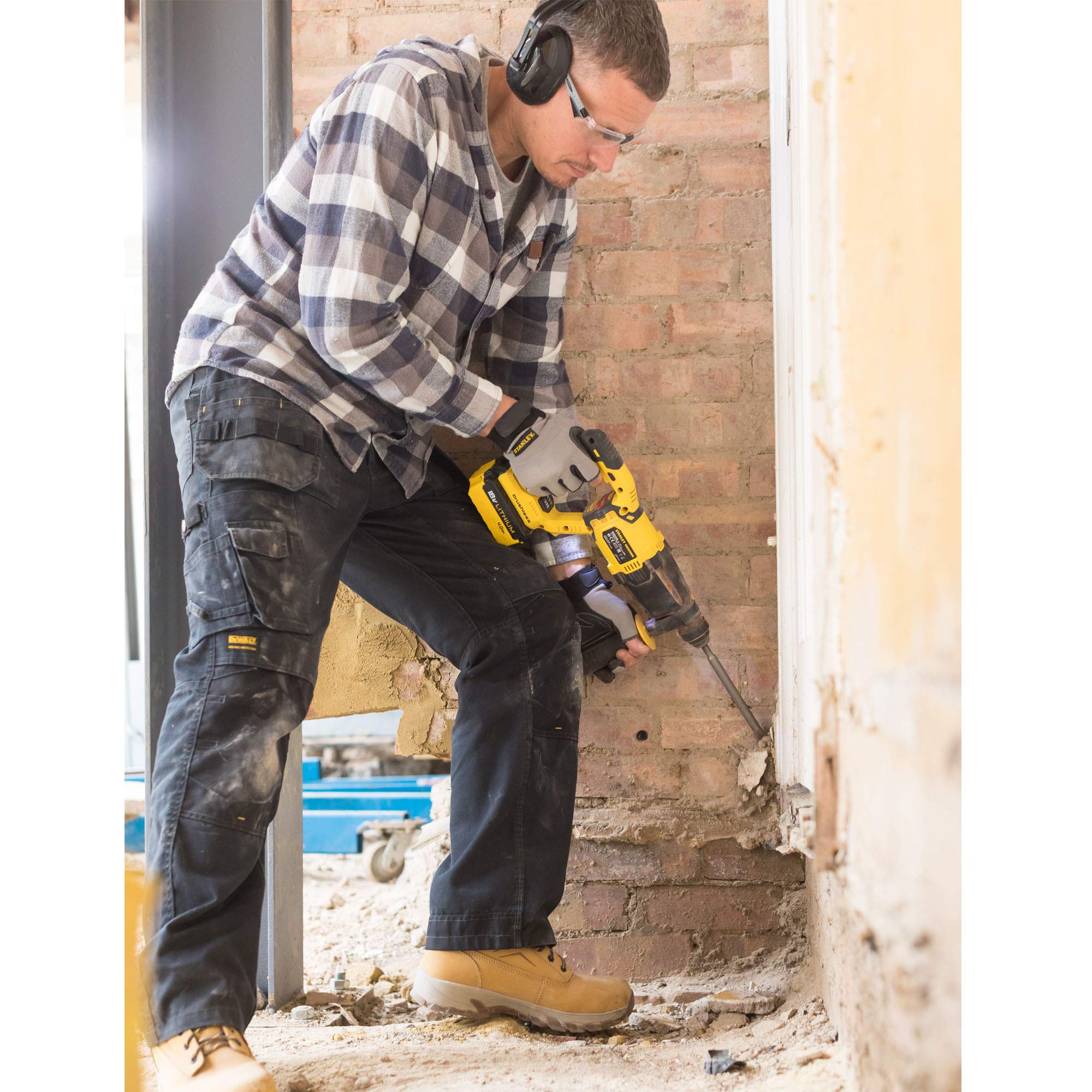 stanley-fmcd900m2s-qw-martillo-percutor-sds-plus-18v-brushless-con-2-bater-as-4a image 2