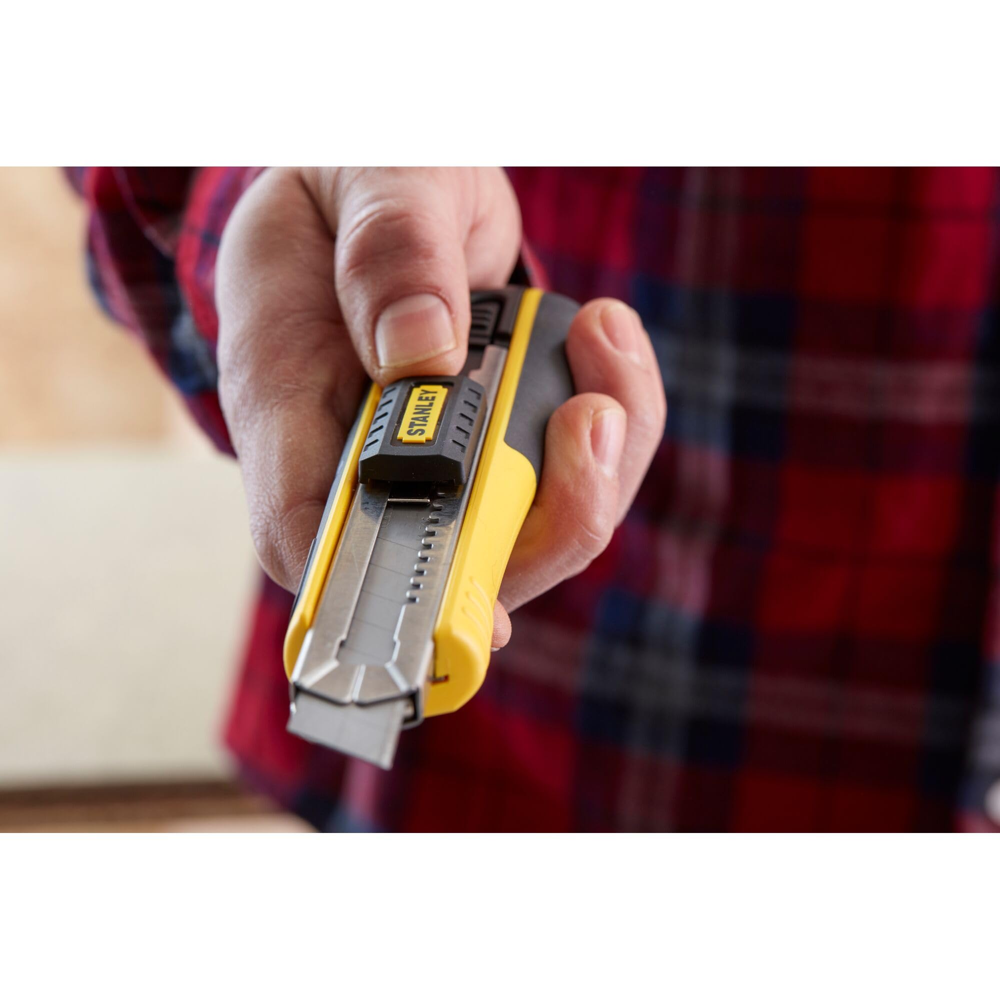 stanley-fatmax-c-ter-de-cartucho-18-mm-con-cambio-r-pido-de-hoja-modelo-0-10-481 image 7