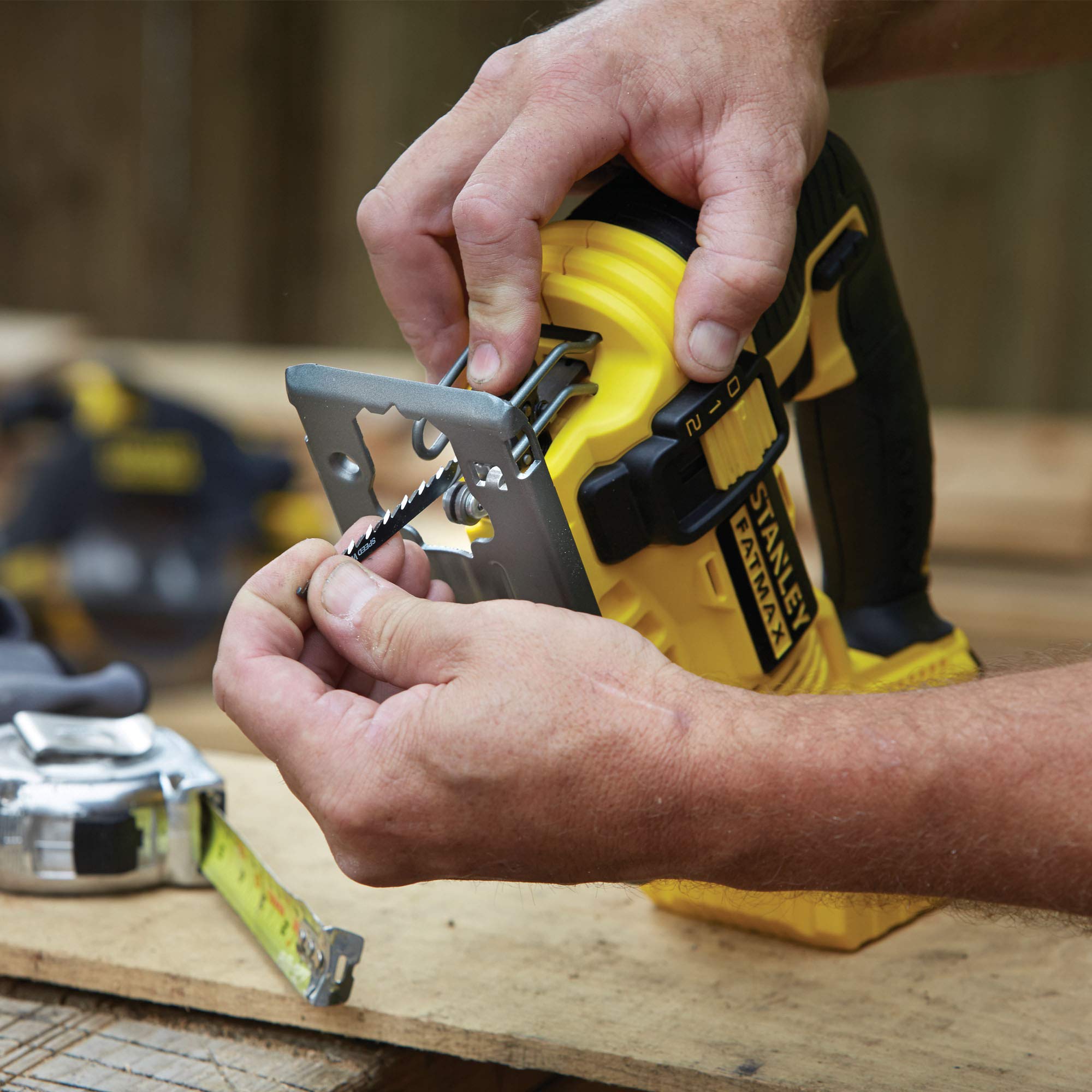 stanley-fatmax-fmc650m2-qw-sierra-de-calar-a-bater-a-18v-con-2-bater-as-de-litio image 3