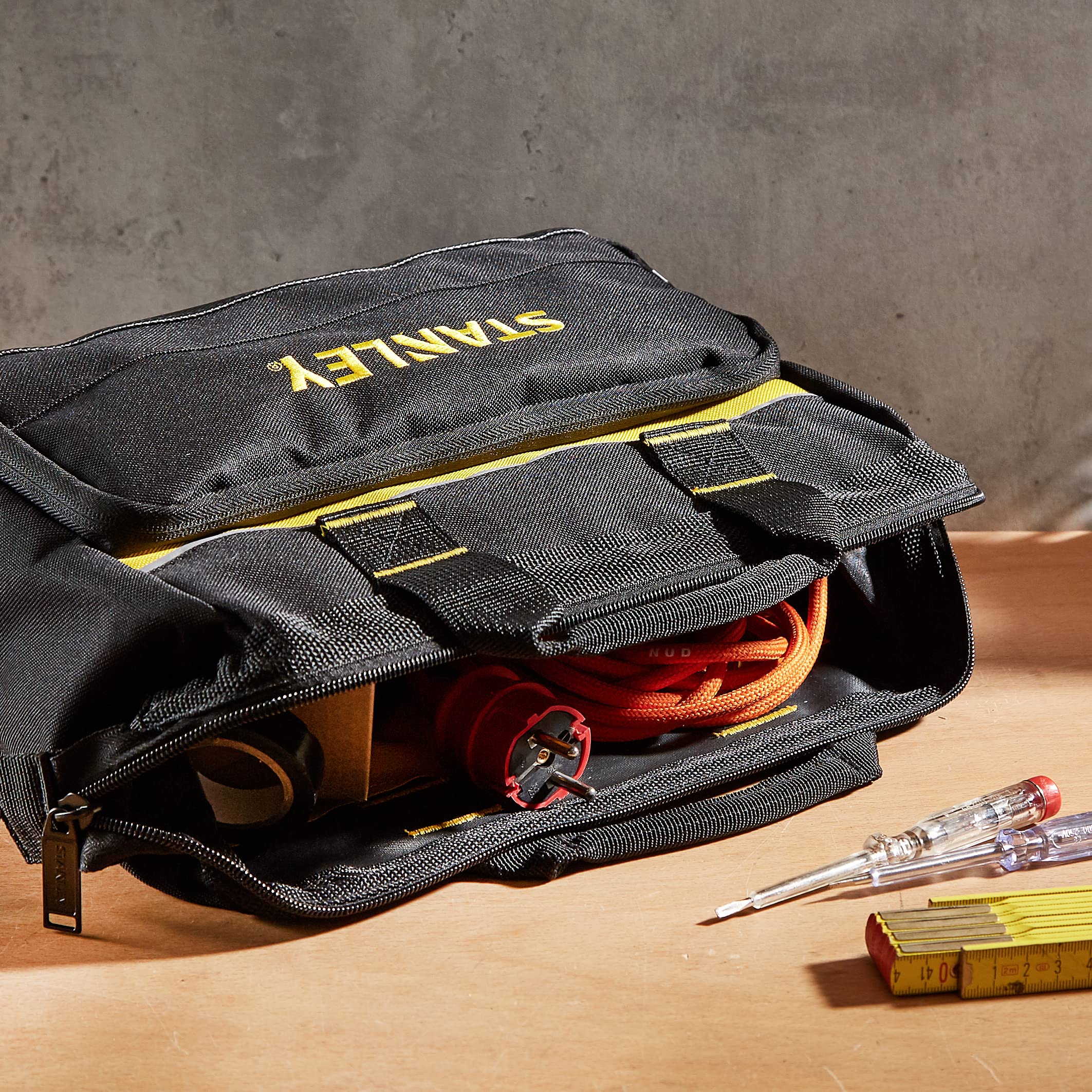stanley-1-93-330-bolsa-para-herramientas-30-x-25-x-13-cm image 2