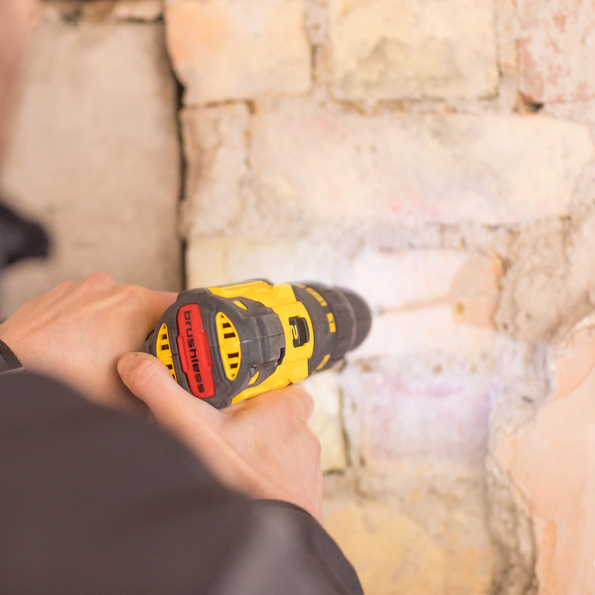 stanley-fatmax-fmc628d2k-qw-taladro-percutor-brushless-18v-28-900-ipm-con-2-bate image 5