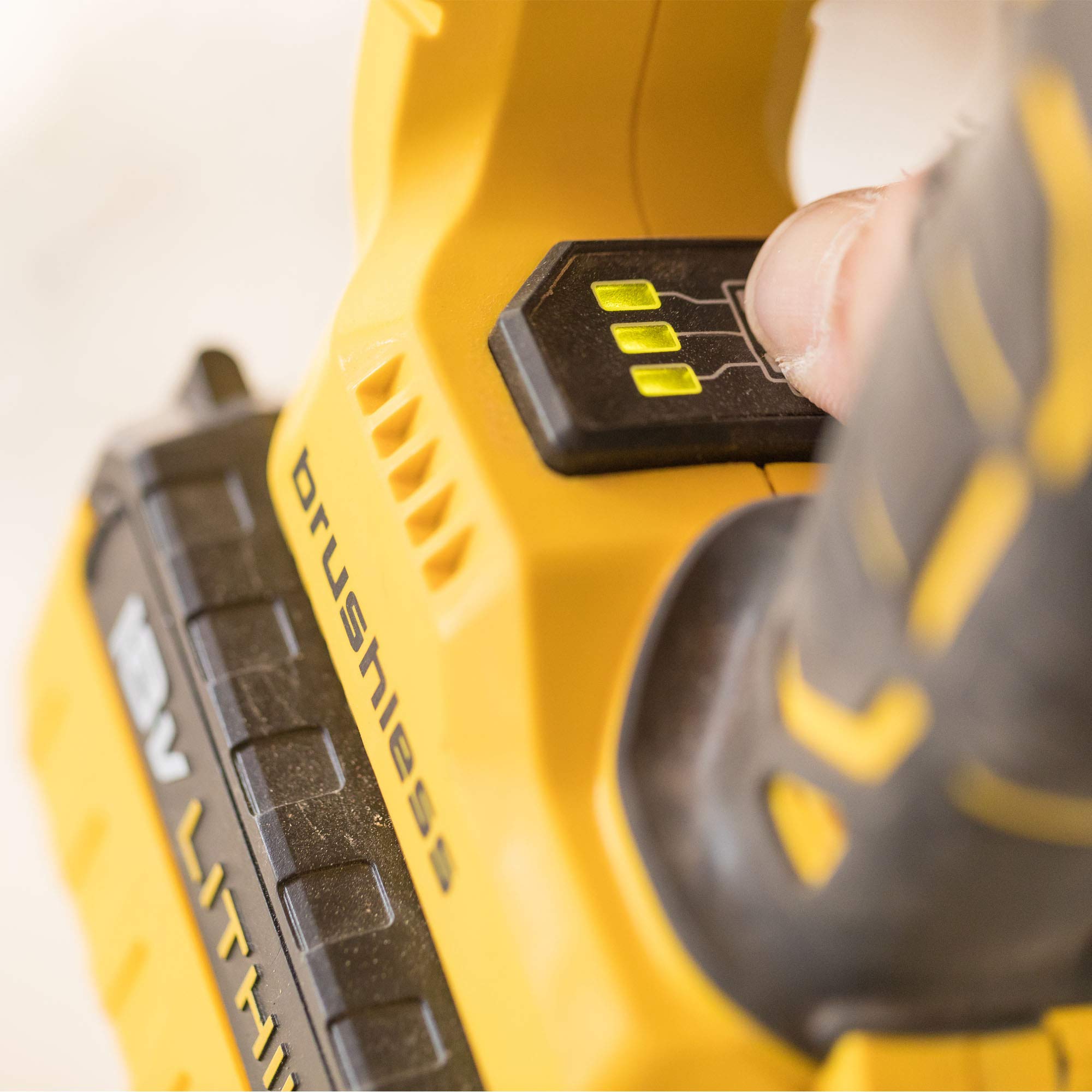 stanley-fmcd900m2s-qw-martillo-percutor-sds-plus-18v-brushless-con-2-bater-as-4a image 7