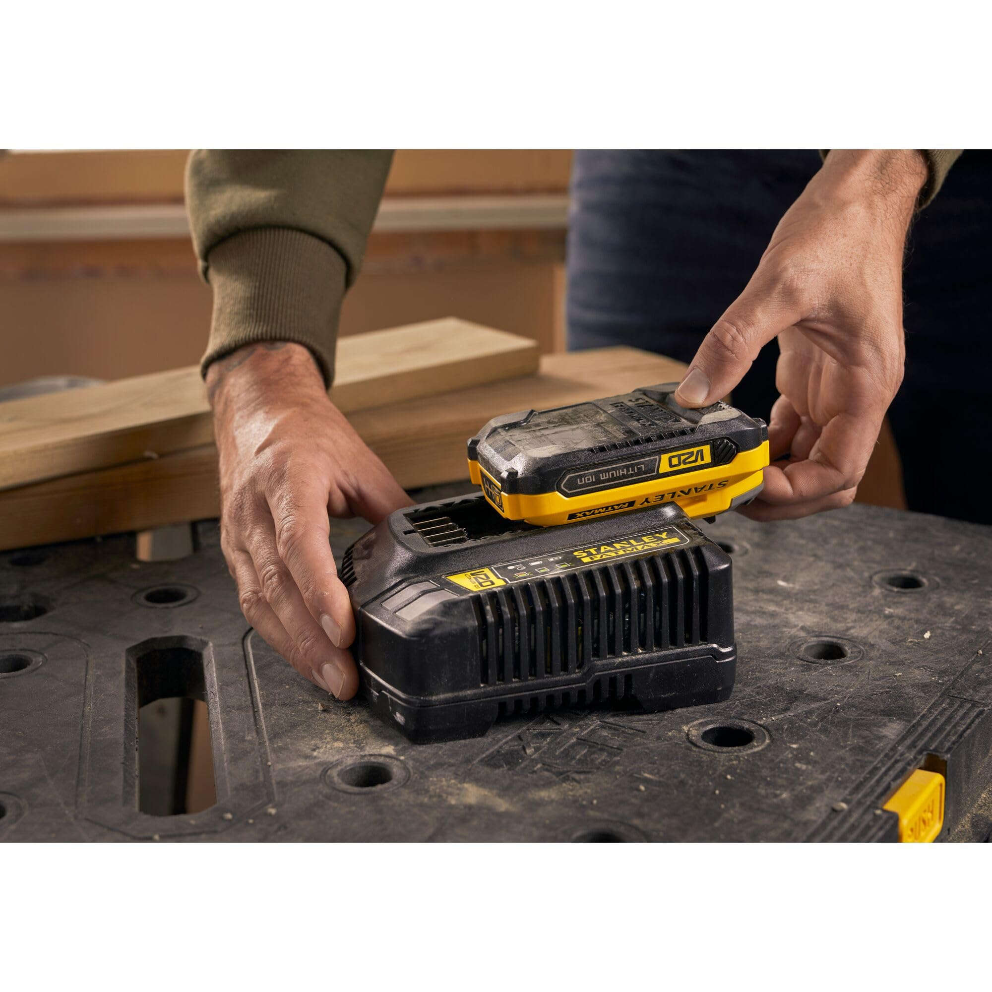 stanley-fatmax-sfmcb14-qw-cargador-v20-li-ion-18v-4a image 4