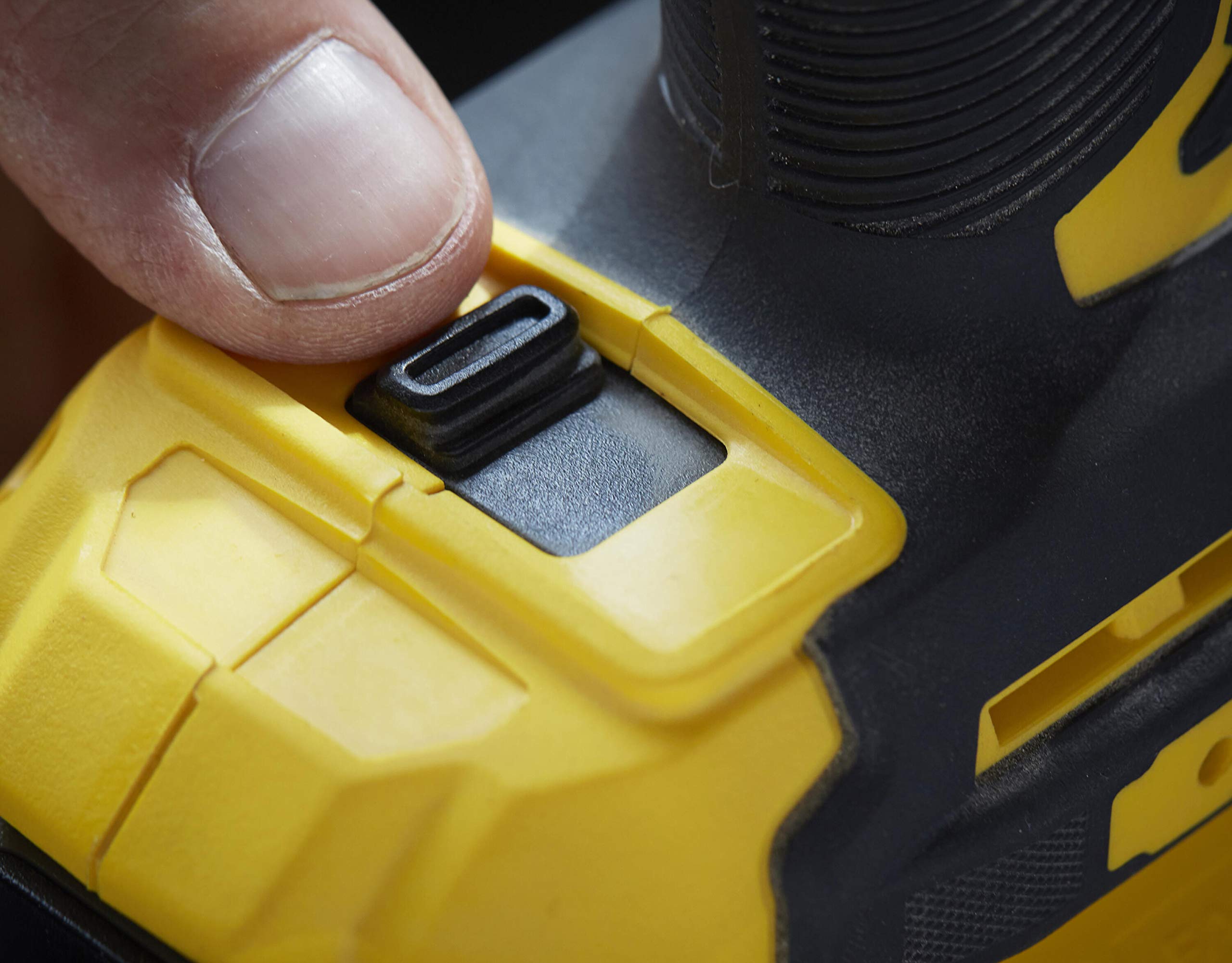 stanley-fatmax-sfmcf820d2k-qw-atornillador-de-impacto-v20-18v-brushless image 5
