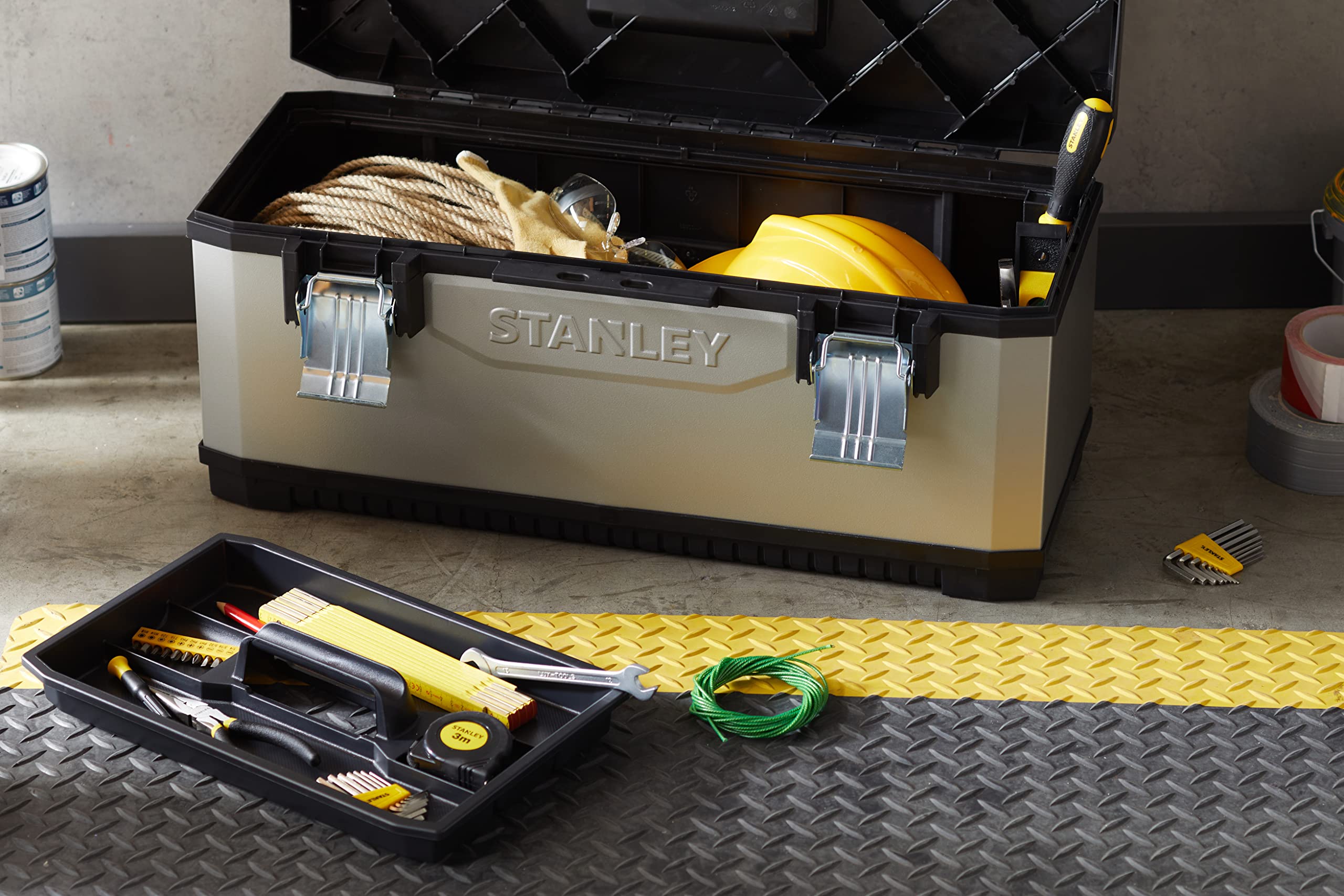 stanley-fatmax-1-95-617-caja-de-herramientas-met-lica-66-2-cm-clips-anticorrosi- image 2