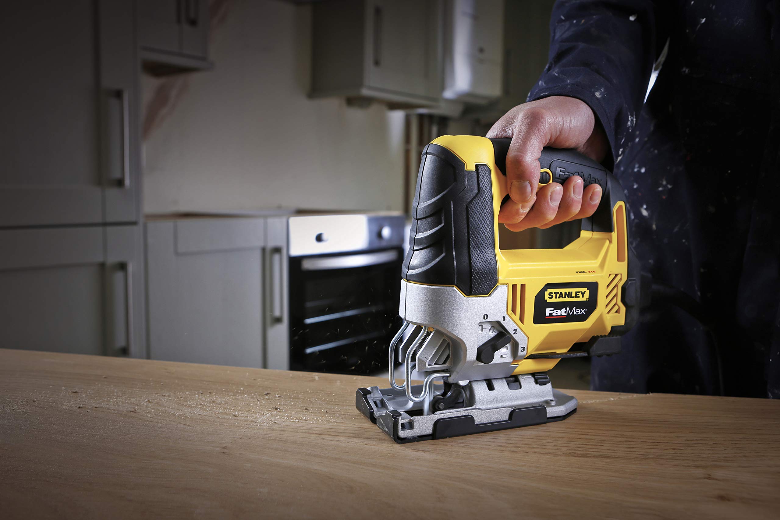 stanley-fatmax-fme340k-qs-sierra-de-calar-710-w-con-malet-n image 3