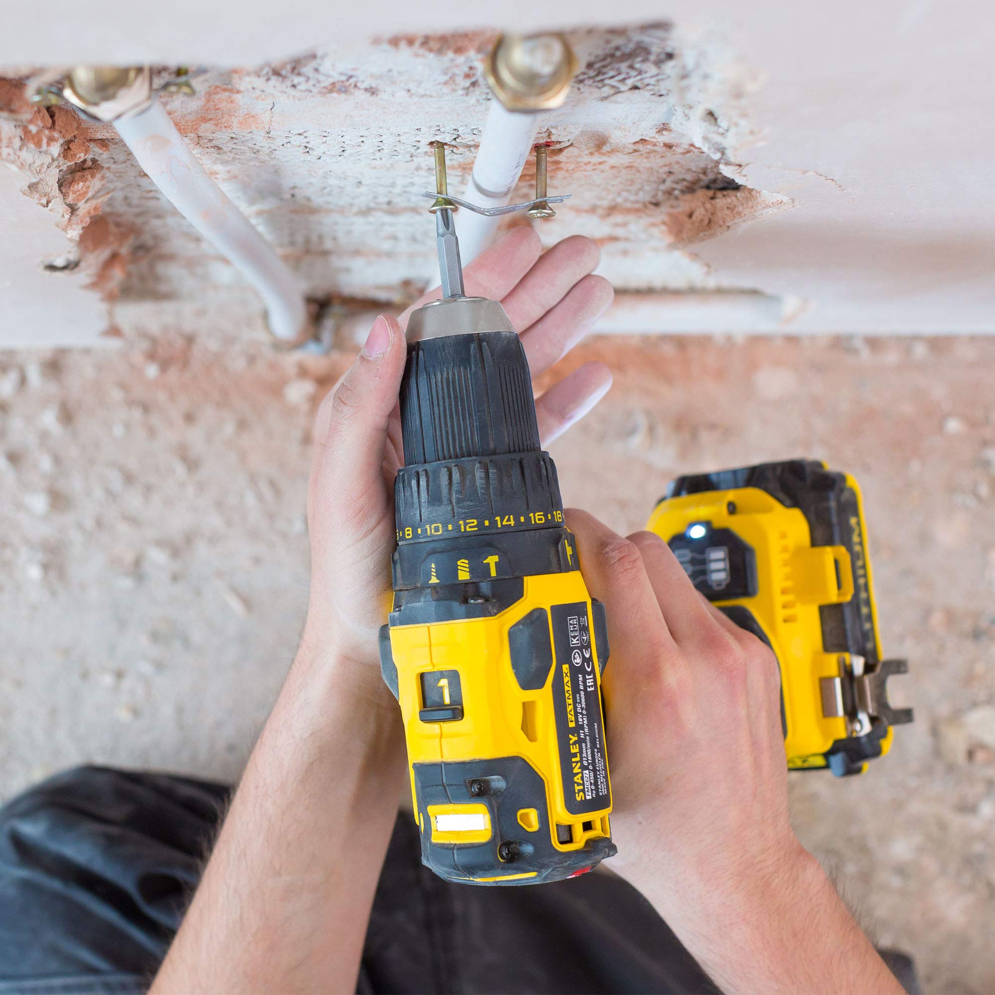 stanley-fatmax-fmck627d2h3-qw-taladro-percutor-brushless-18v-30-600-ipm-con-2-ba image 8
