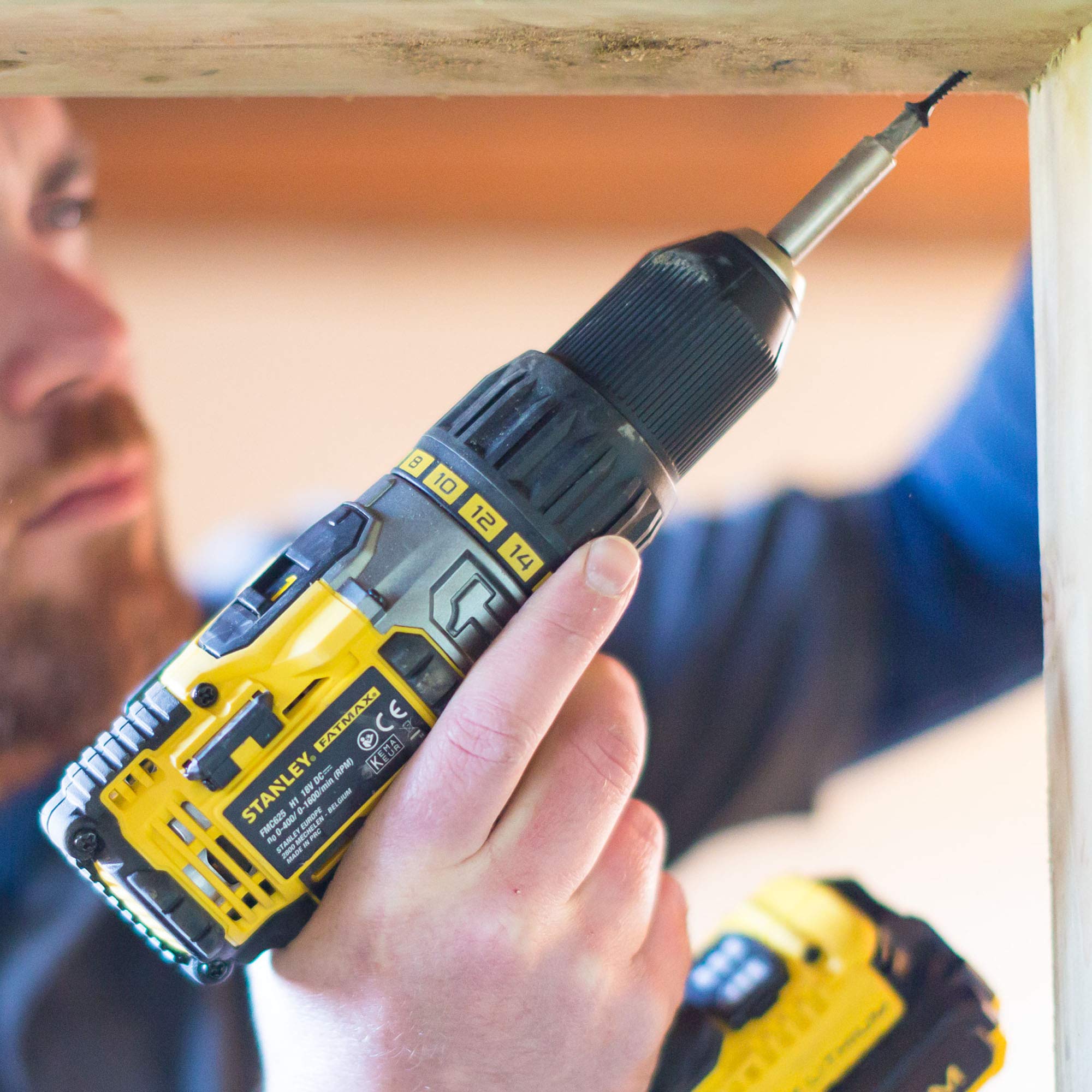 stanley-fatmax-fmck625m2g-qw-taladro-percutor-18-v-con-2-bater-as-de-4-ah-y-caja image 3