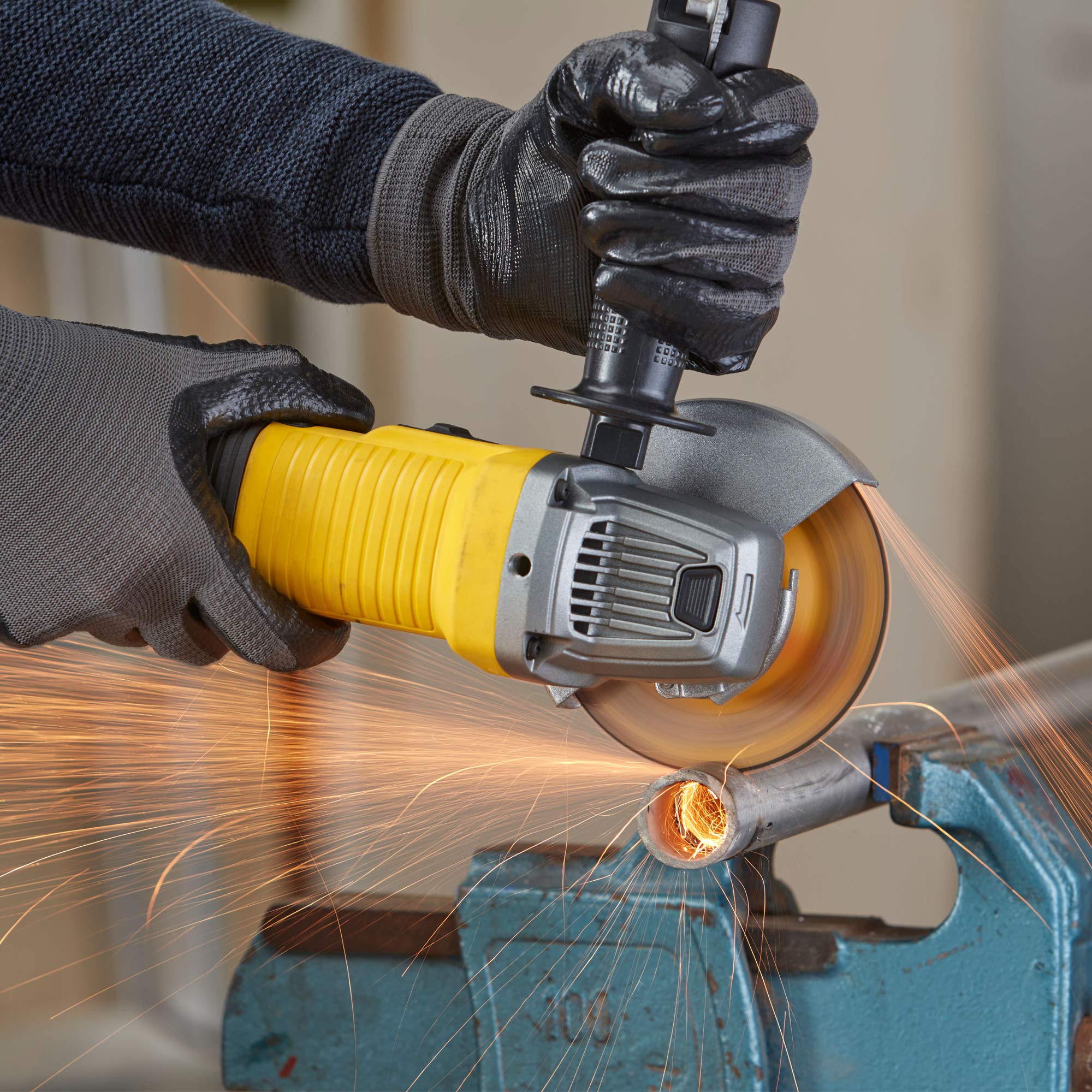 stanley-fatmax-fmeg210k-qs-amoladora-115-mm-850w-con-malet-n image 4