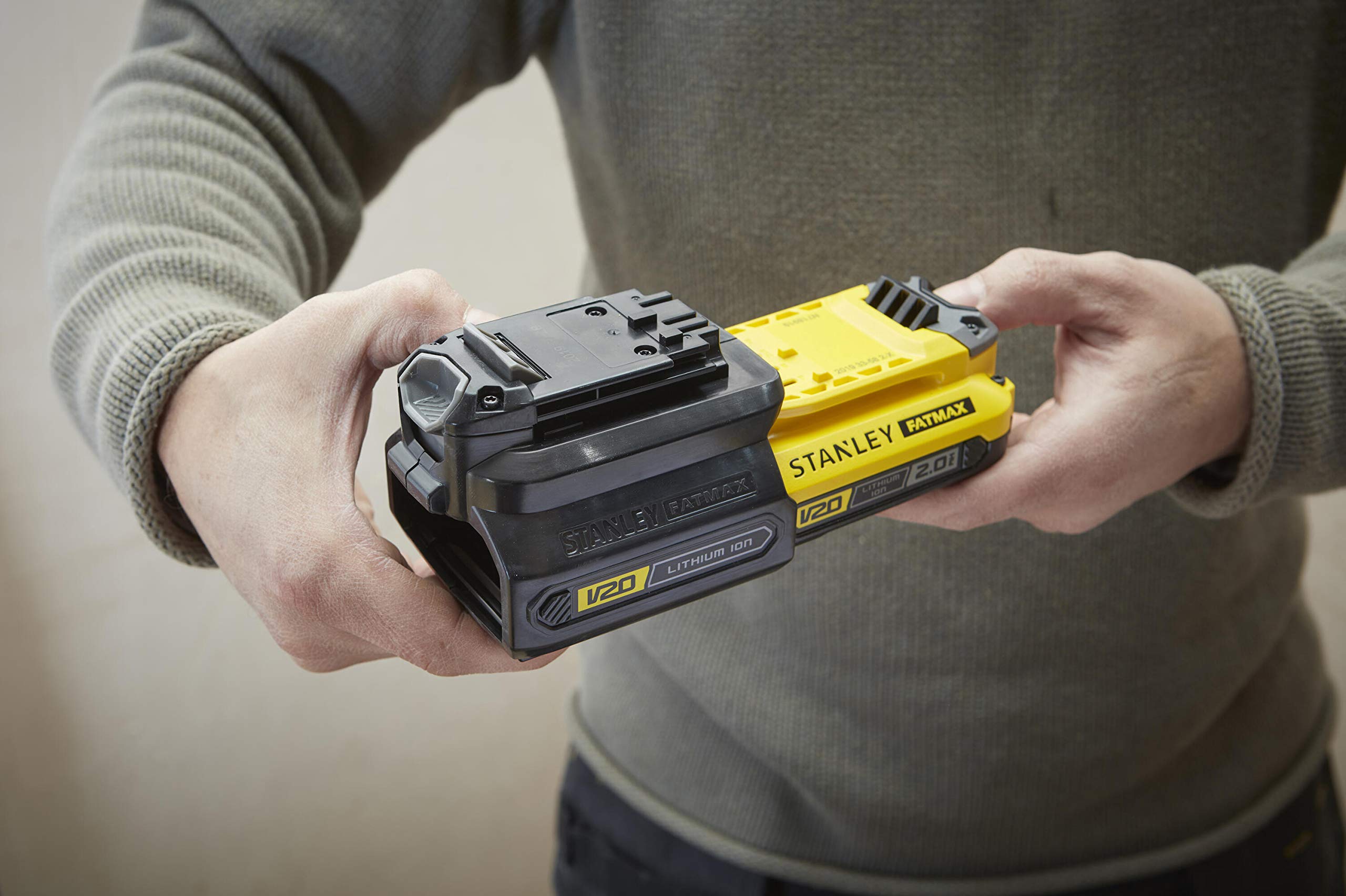 stanley-fatmax-sfmcb100-adaptador-v20-lithium-ion-18-v-para-herramientas-antigua image 3
