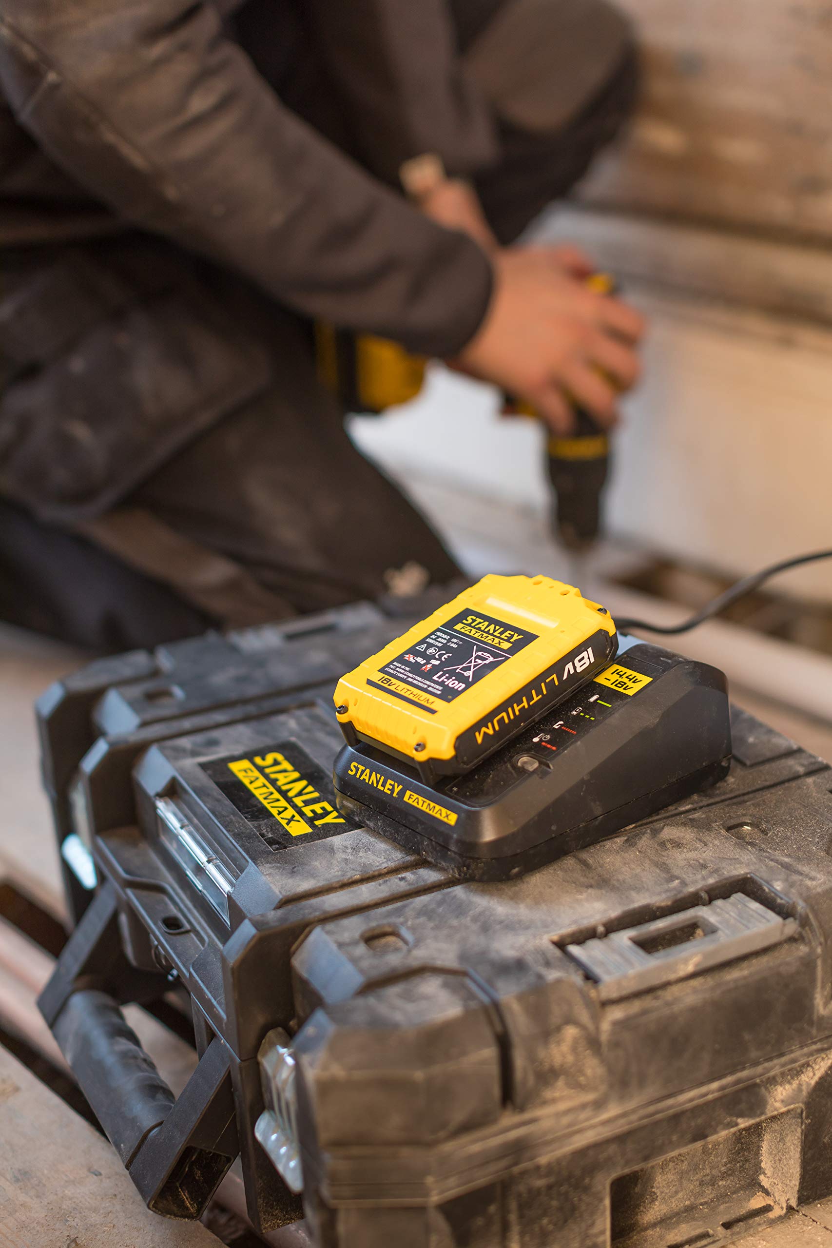 stanley-fatmax-fmc687l-xj-bater-a-litio-18v-2ah image 3