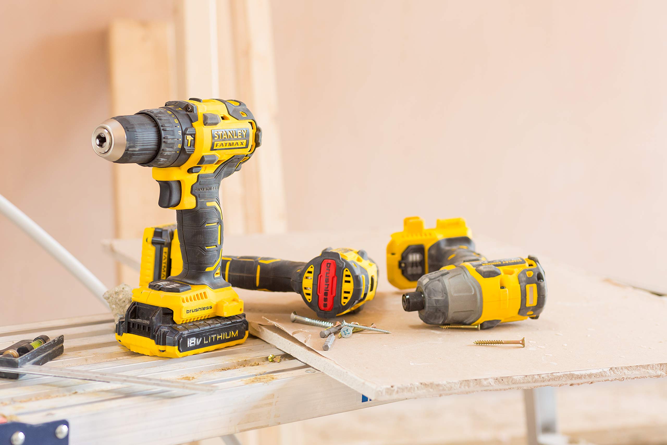 stanley-fatmax-fmc647d2t-qw-atornillador-de-impacto-brushless-18v-180-nm-2-bater image 4