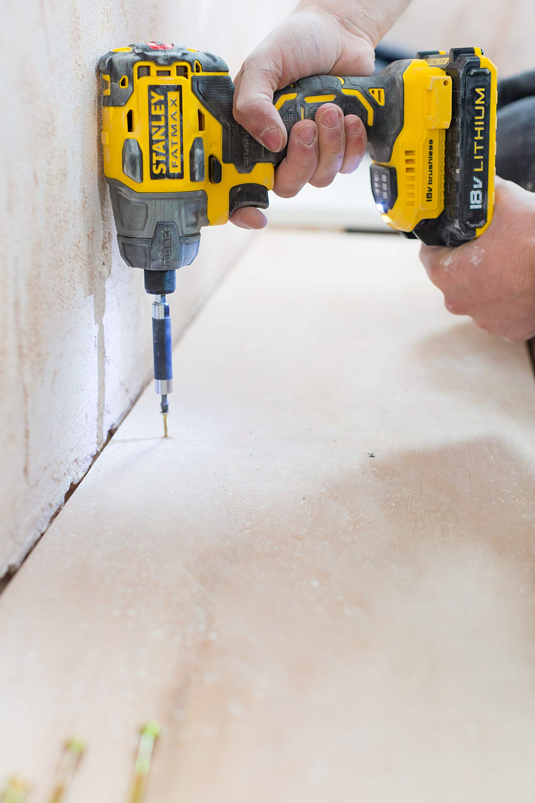 stanley-fatmax-fmc647d2t-qw-atornillador-de-impacto-brushless-18v-180-nm-2-bater image 3