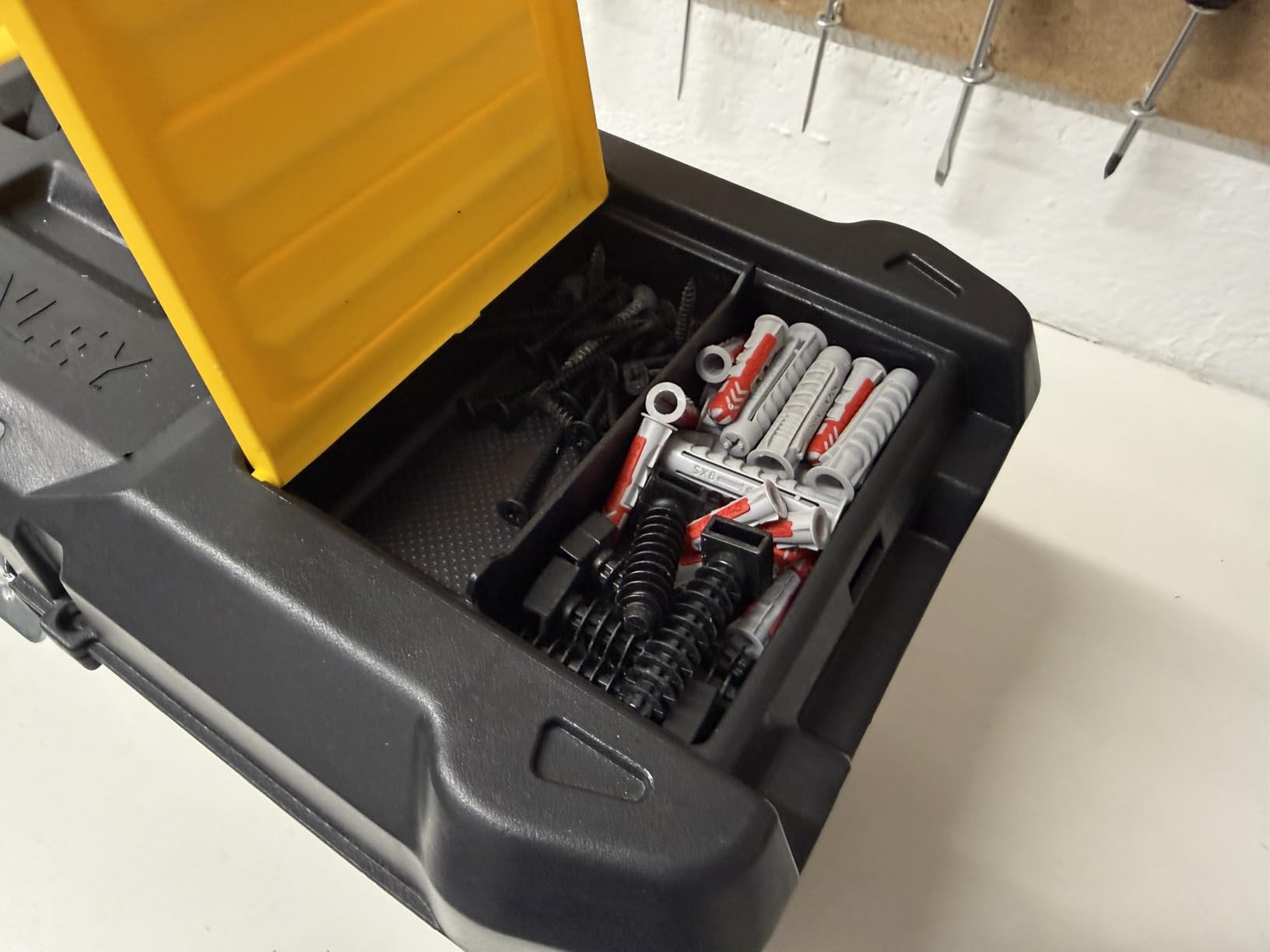 Buena caja, aunque pequeña