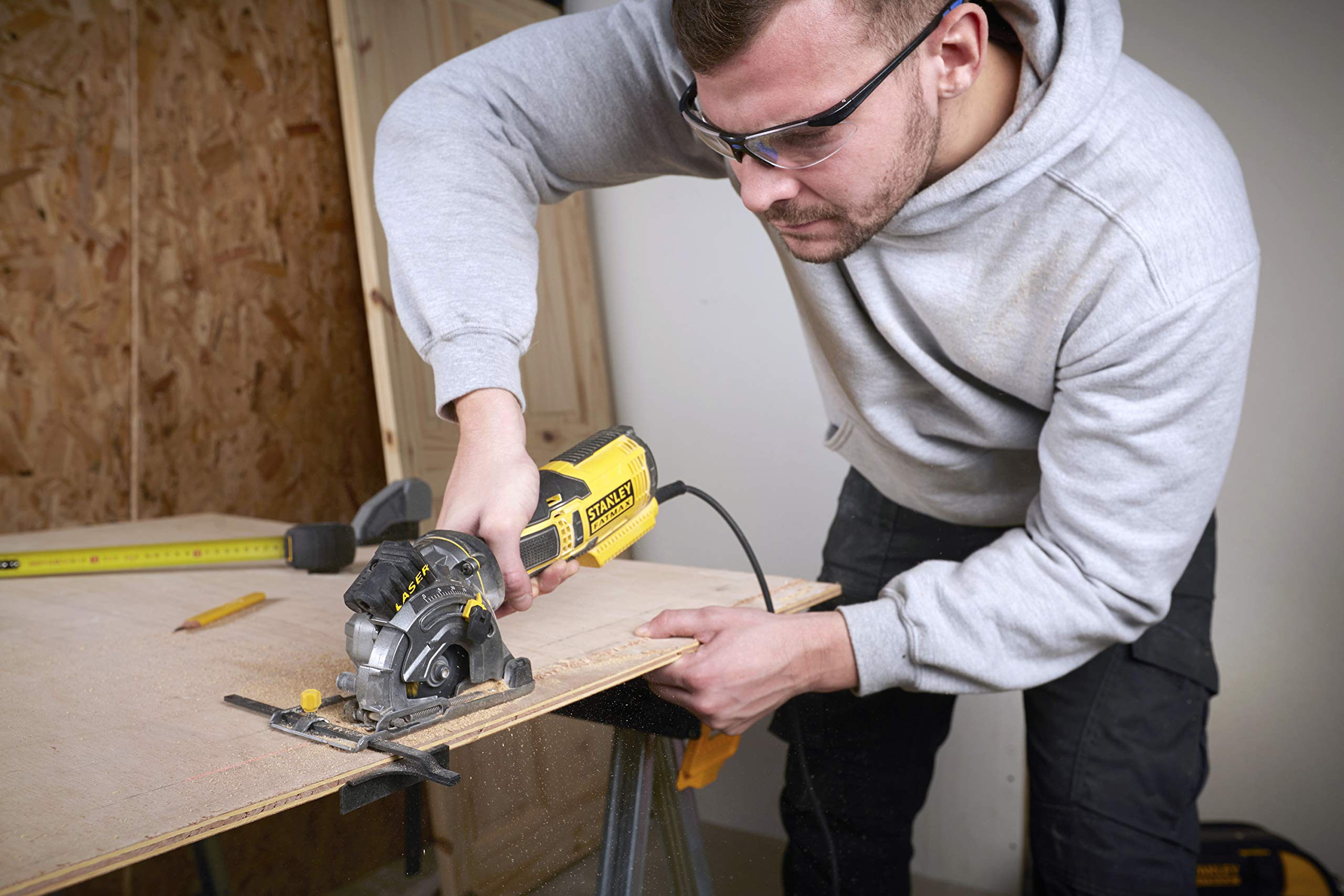 stanley-fatmax-fme380k-qs-sierra-circular-de-mano-650-w-con-disco-de-89-mm-3-dis image 4