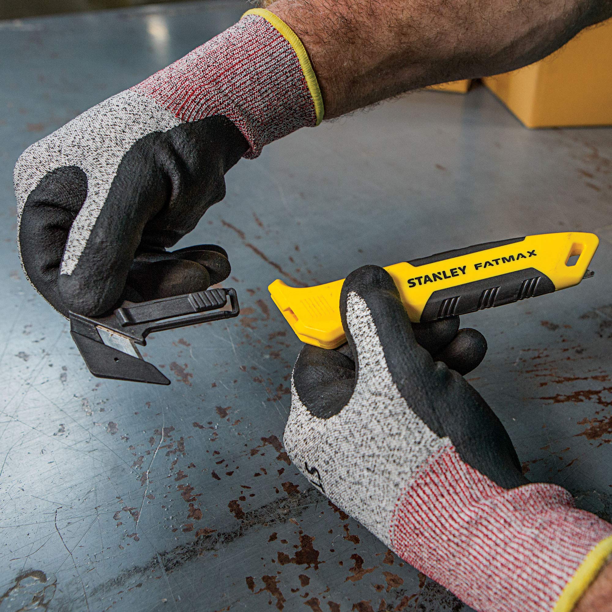 stanley-fatmax-fmht10358-0-cortador-de-embalajes-bi-materia image 4