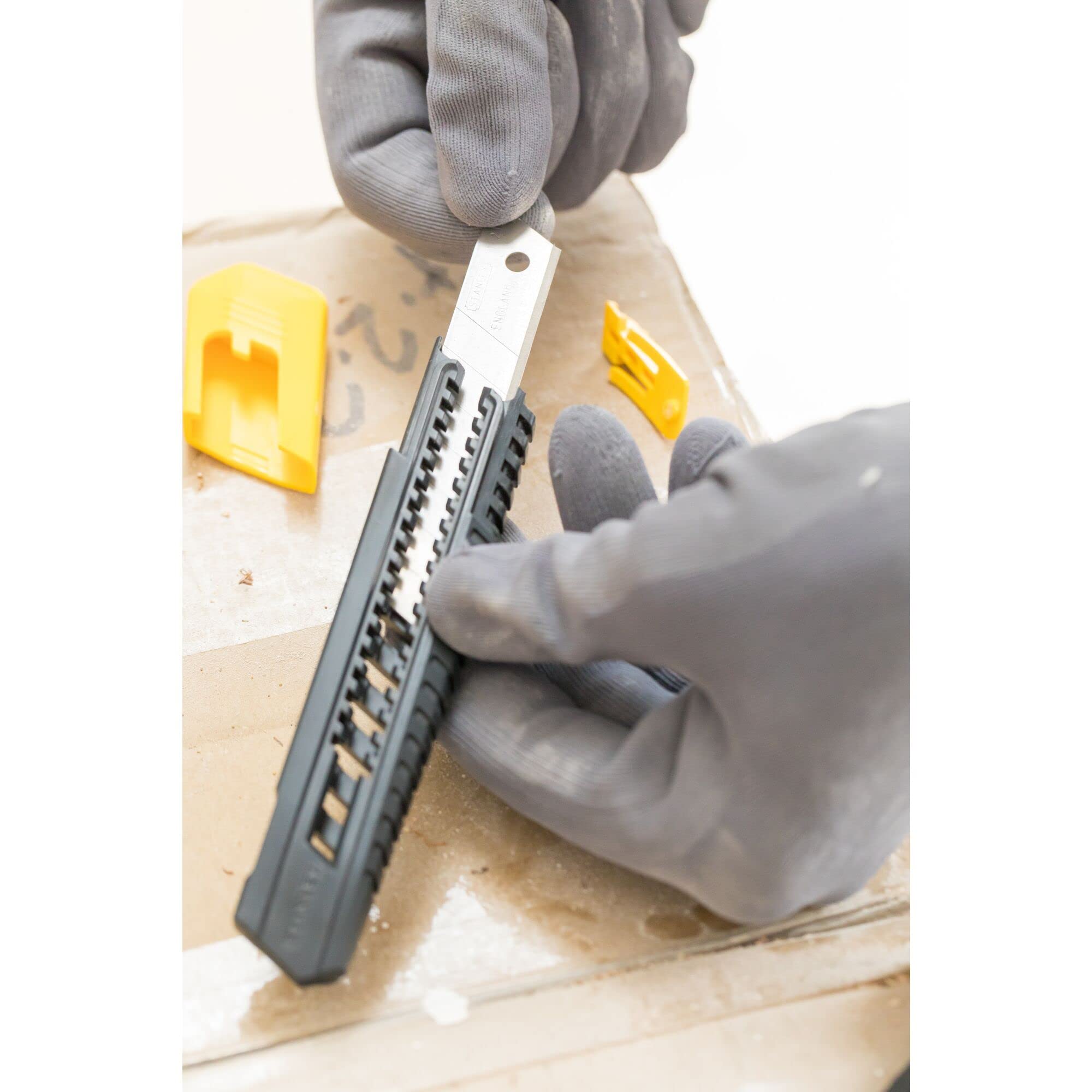 stanley-0-10-151-c-ter-18mm-con-cuerpo-de-pl-stico-y-cambio-r-pido-de-hoja image 4