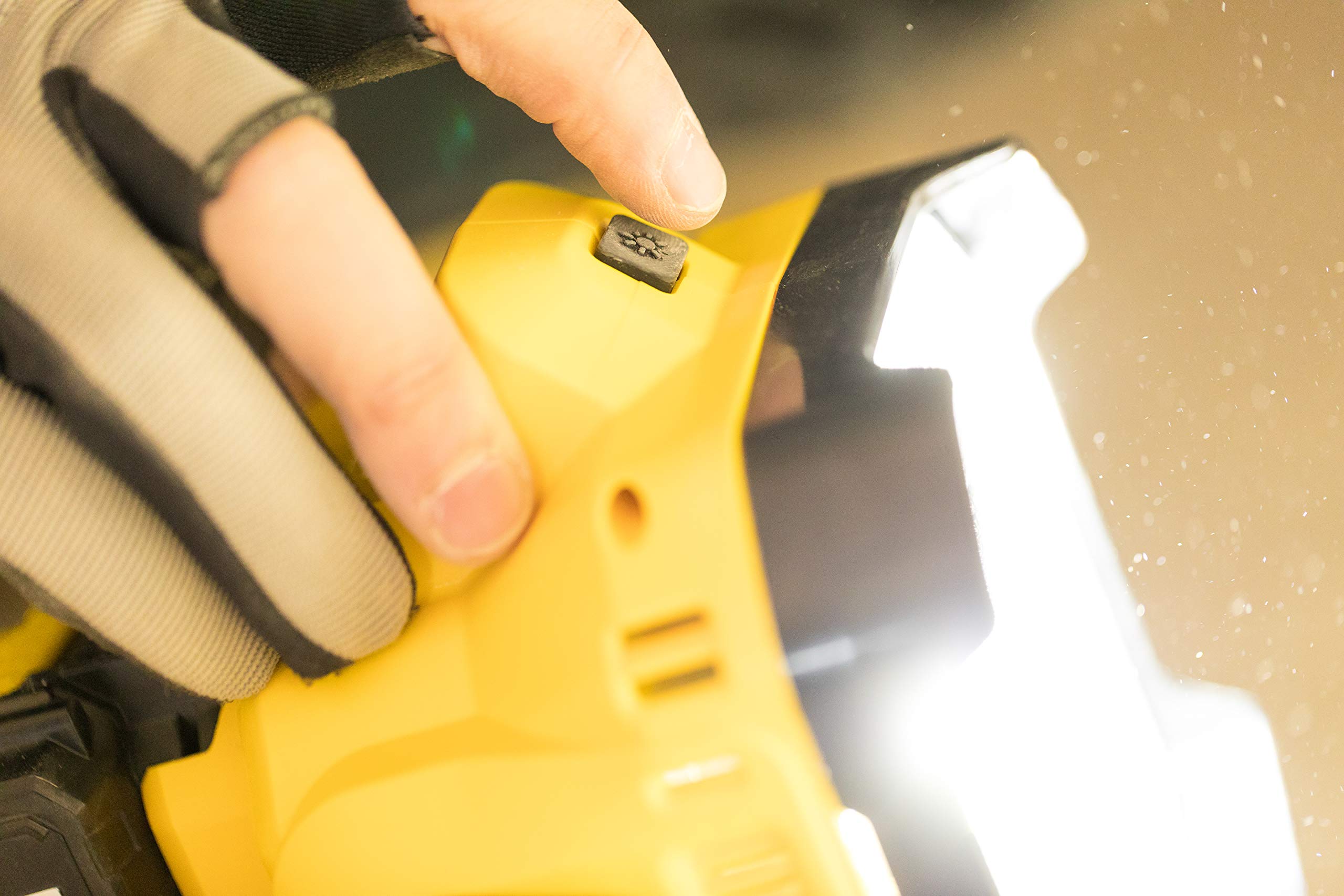stanley-fatmax-fmcl001b-xj-luz-de-rea-18v-650-1900-lm-sin-bater-a image 7
