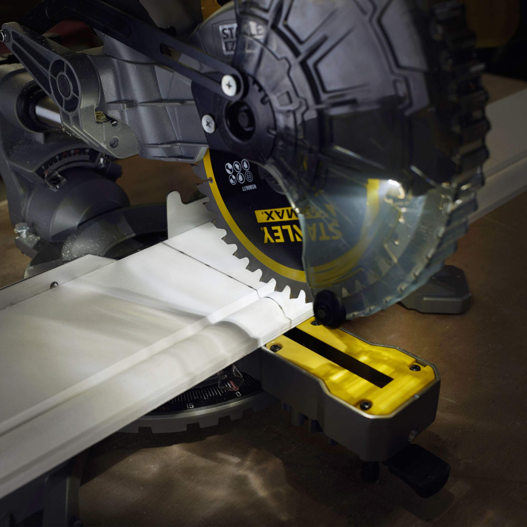 stanley-fatmax-fmcs701b-xj-ingletadora-a-bater-a-18v-disco-190-mm-corte-m-ximo-2 image 3