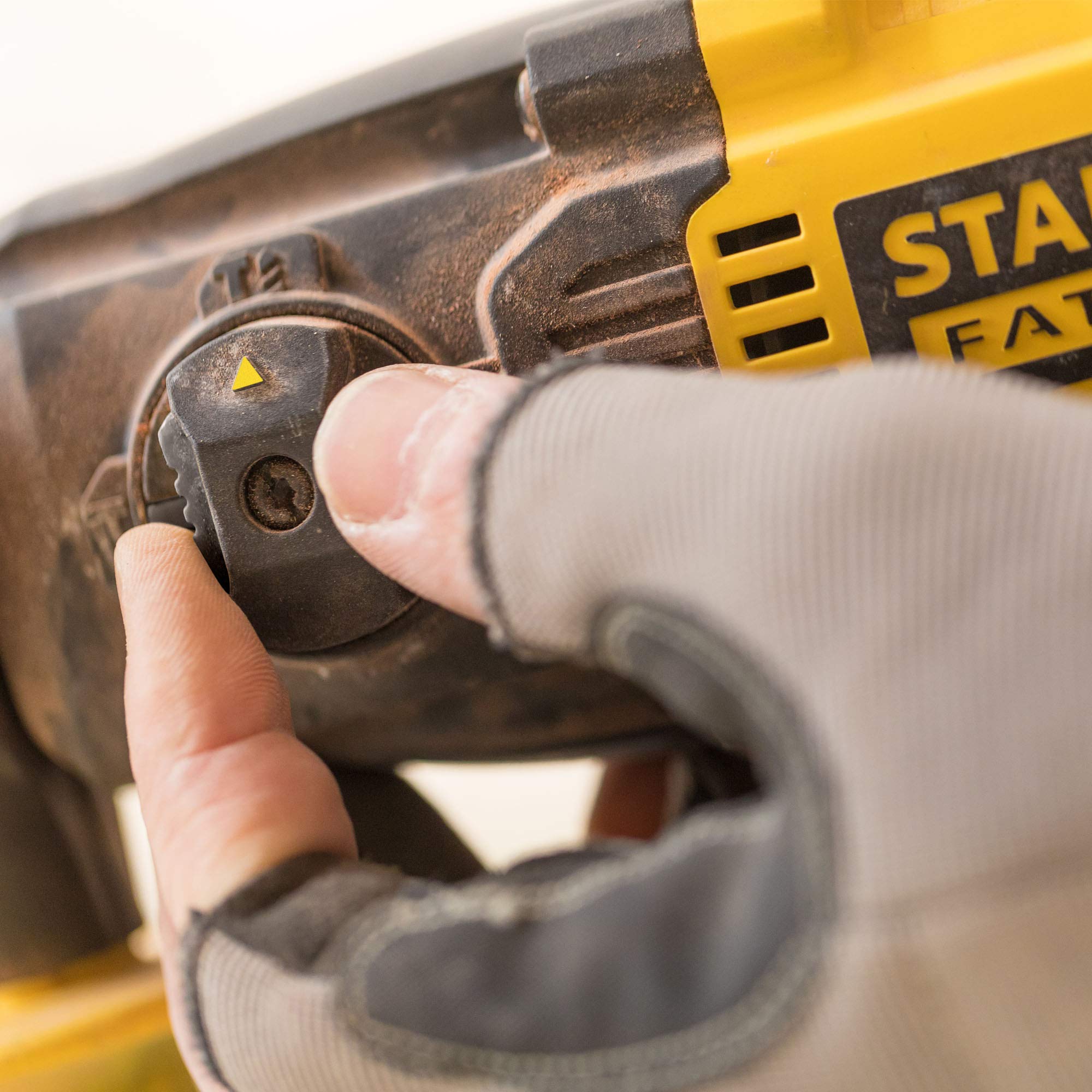 stanley-fmcd900m2s-qw-martillo-percutor-sds-plus-18v-brushless-con-2-bater-as-4a image 8