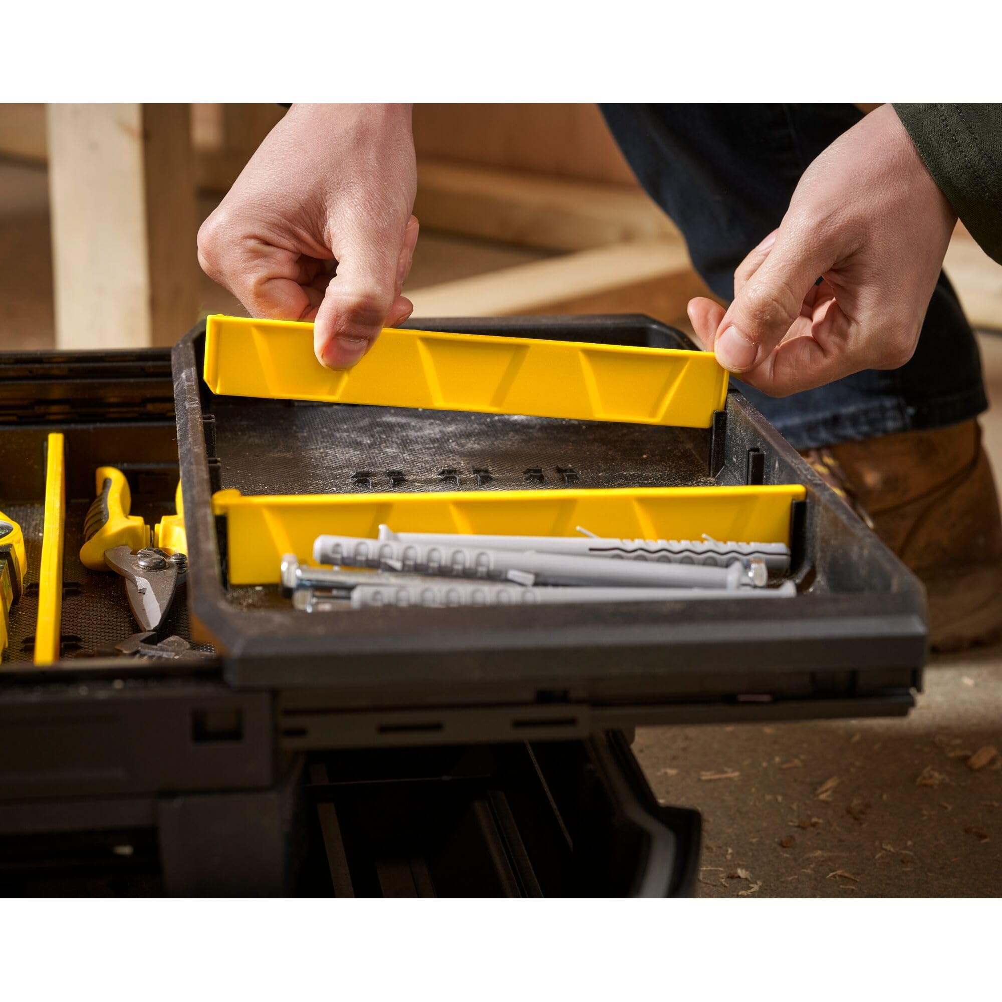 stanley-fatmax-fmst1-71219-caja-herramientas-impermeable-cantilever-48-cm image 6
