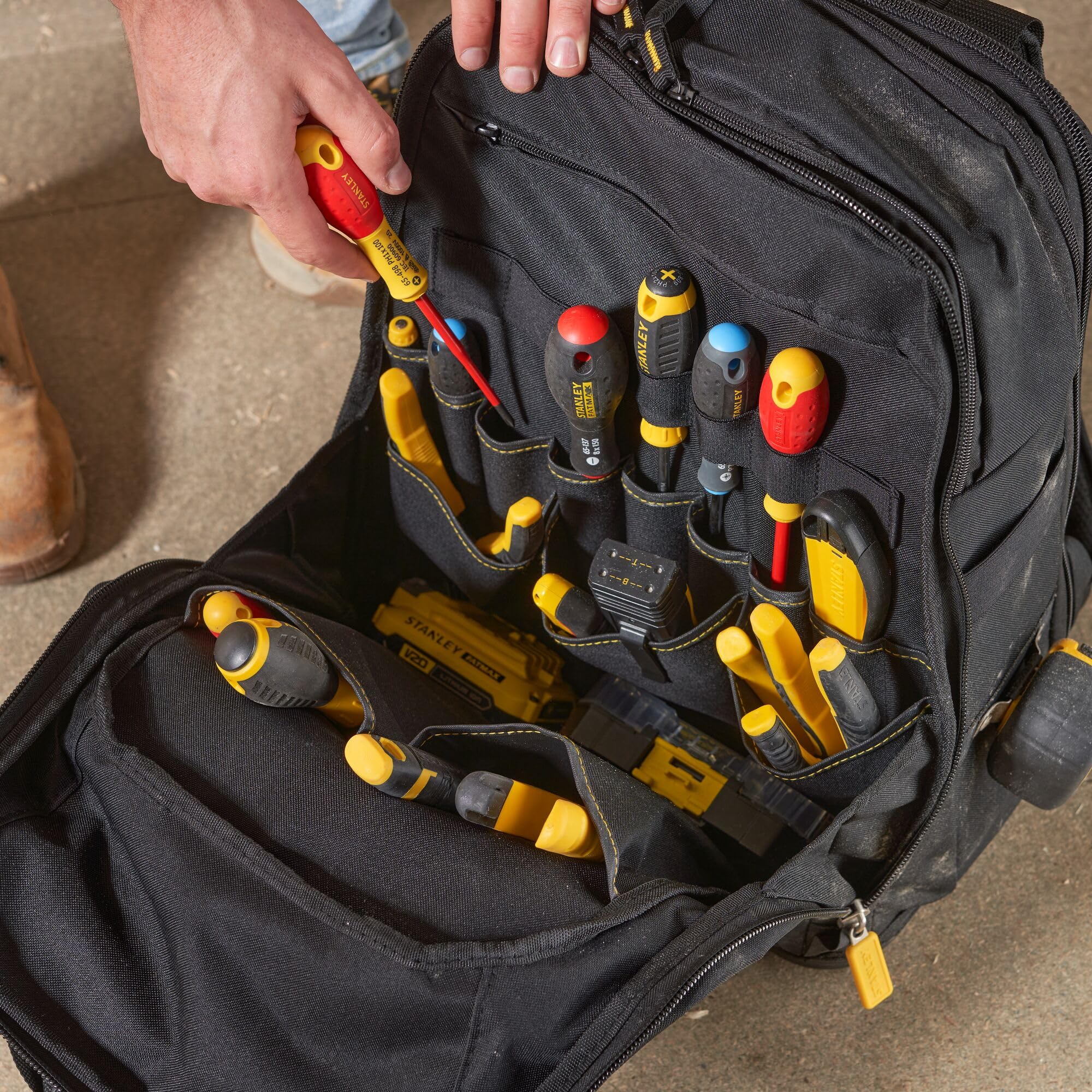 stanley-fatmax-fmst1-80144-mochila-de-herramientas-con-compartimento-para-port-t image 6