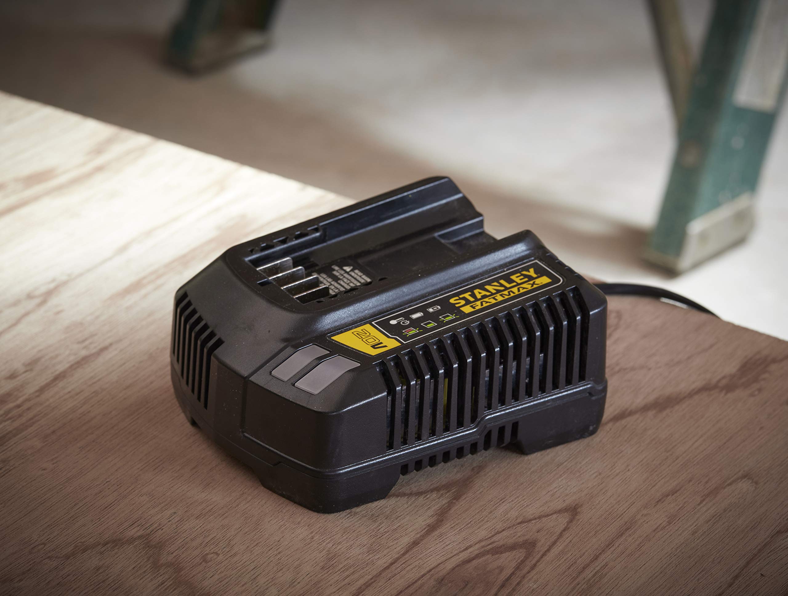 stanley-fatmax-sfmcb14-qw-cargador-v20-li-ion-18v-4a image 2