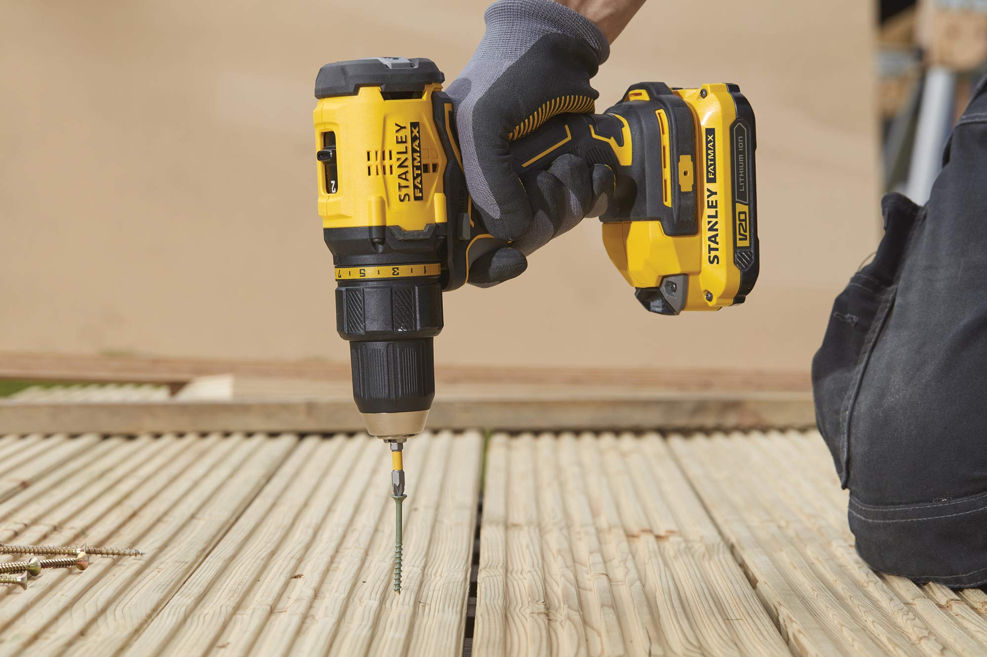 stanley-fatmax-sfmcd710d2k-qw-taladro-atornillador-v20-litio-18v-sin-escobillas- image 3