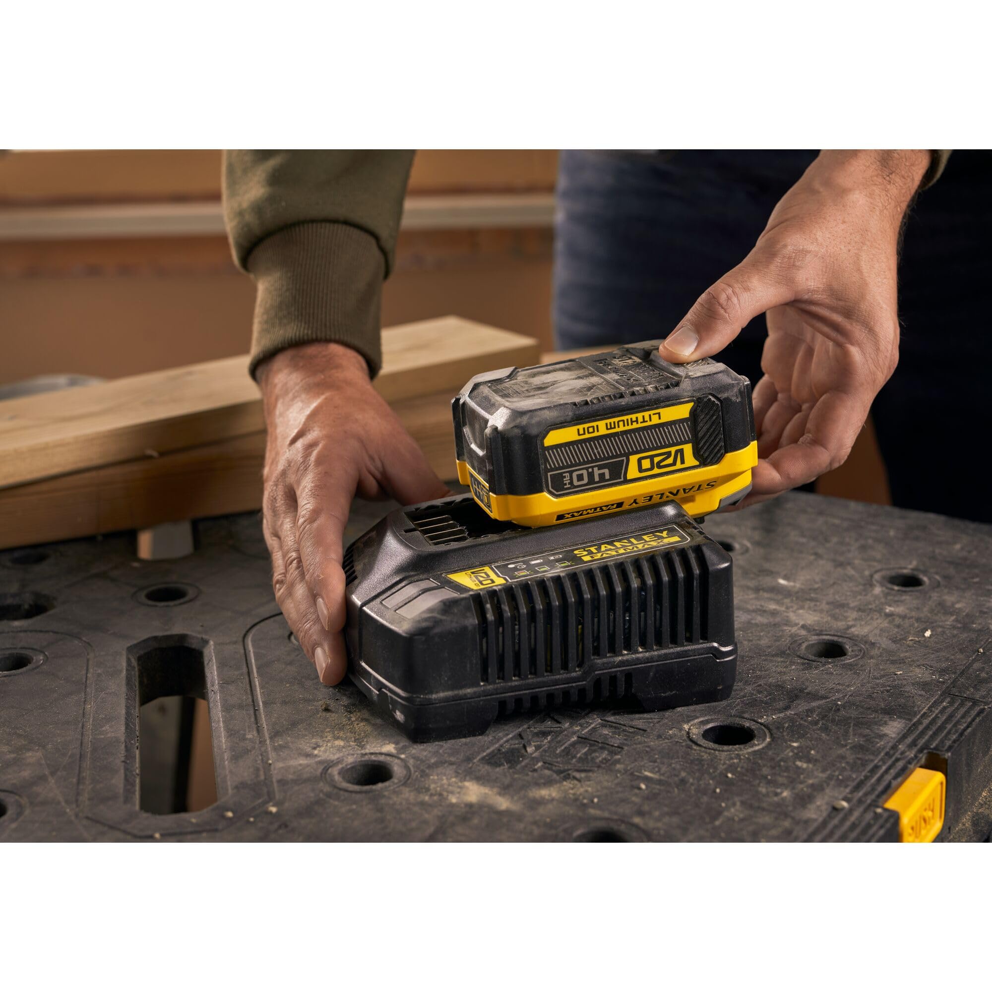 stanley-fatmax-kit-bater-a-y-cargador-v20-litio-18v-4ah-sfmcb14m1-qw image 3