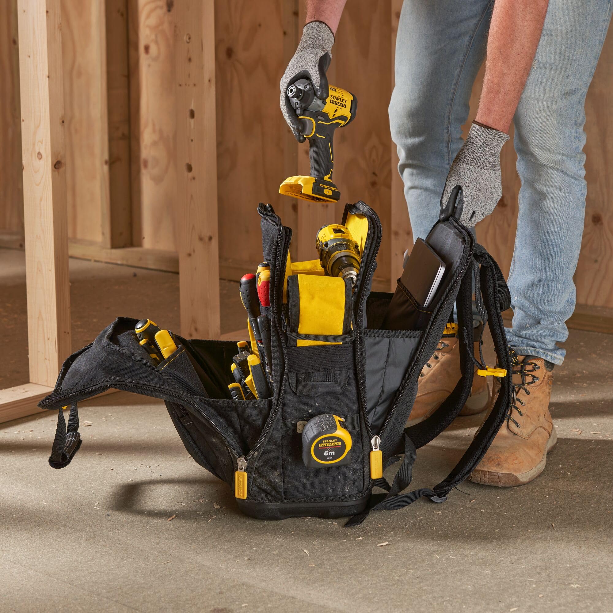 stanley-fatmax-fmst1-80144-mochila-de-herramientas-con-compartimento-para-port-t image 3