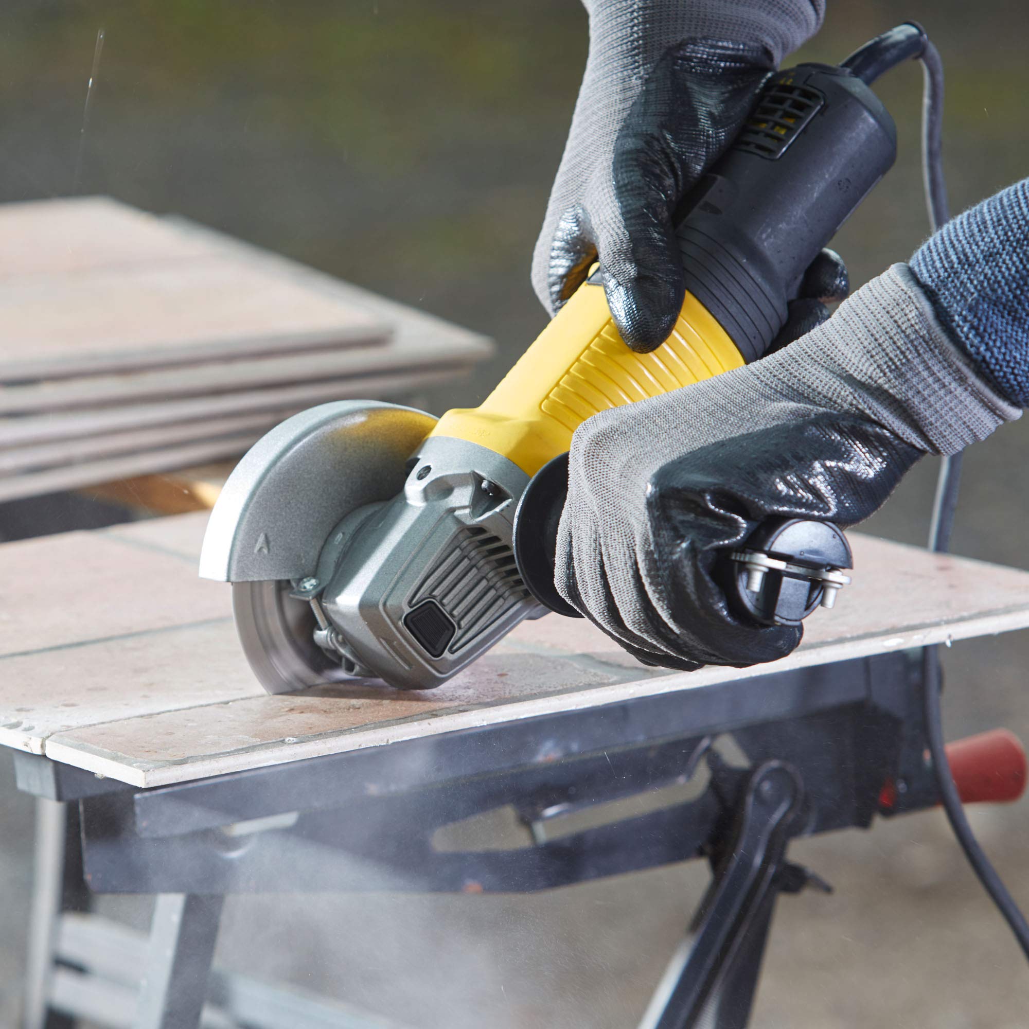 stanley-fatmax-fmeg210k-qs-amoladora-115-mm-850w-con-malet-n image 6
