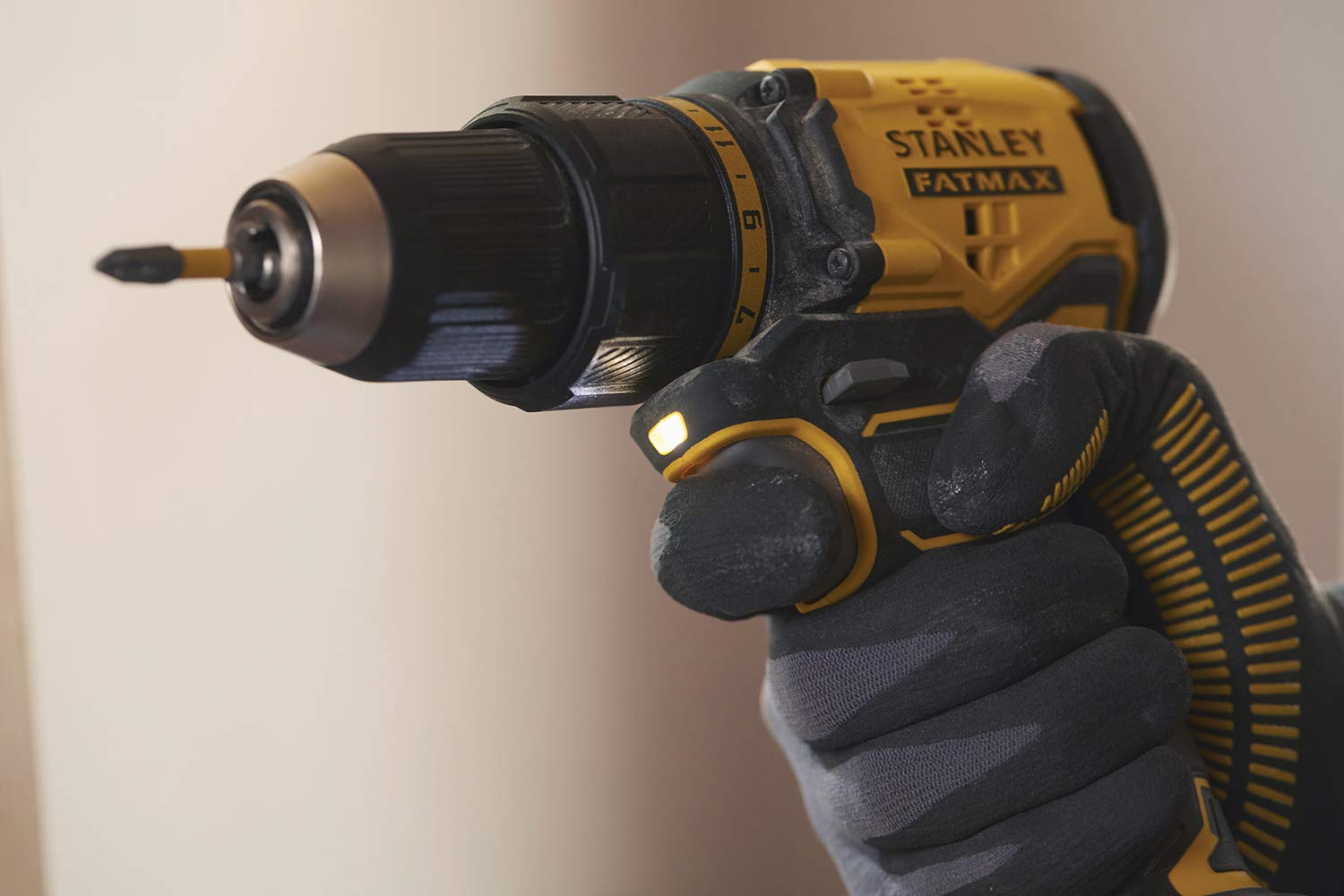 stanley-fatmax-sfmcd710d2k-qw-taladro-atornillador-v20-litio-18v-sin-escobillas- image 5